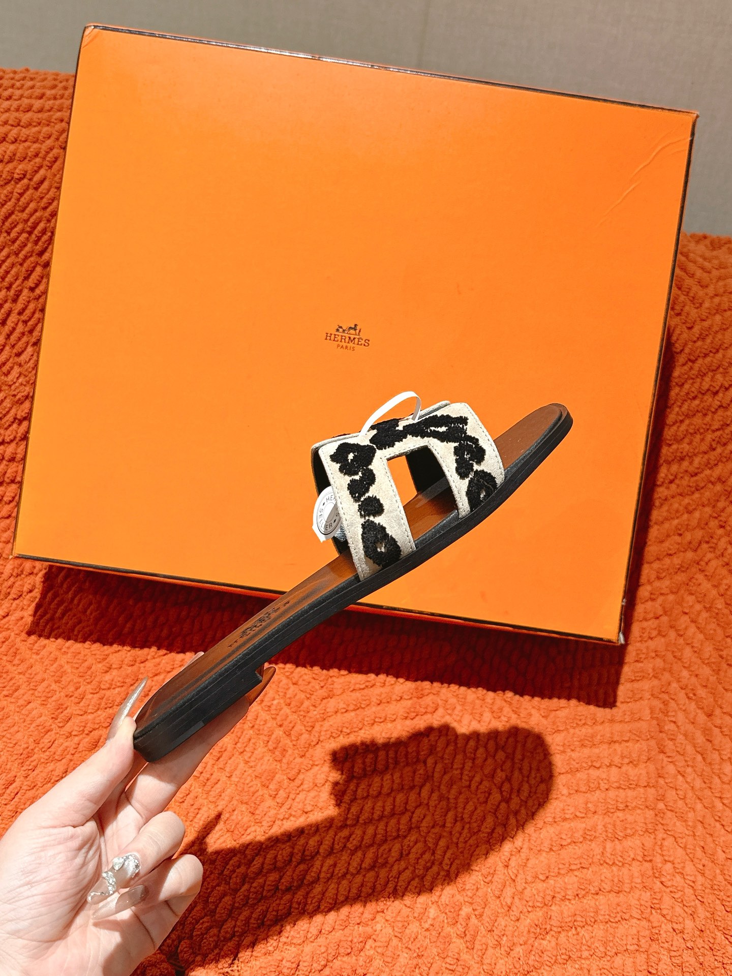 Hermès Oran Sandal - Stylish Slides with Leopard Print and Ultimate Comfort 6 i1744276757 2602 2