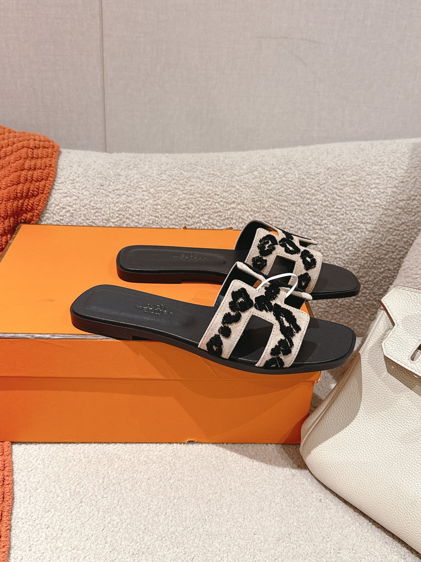 Hermès Oran Sandal - Stylish Slides with Leopard Print and Ultimate Comfort 5 i1744276758 5270 6