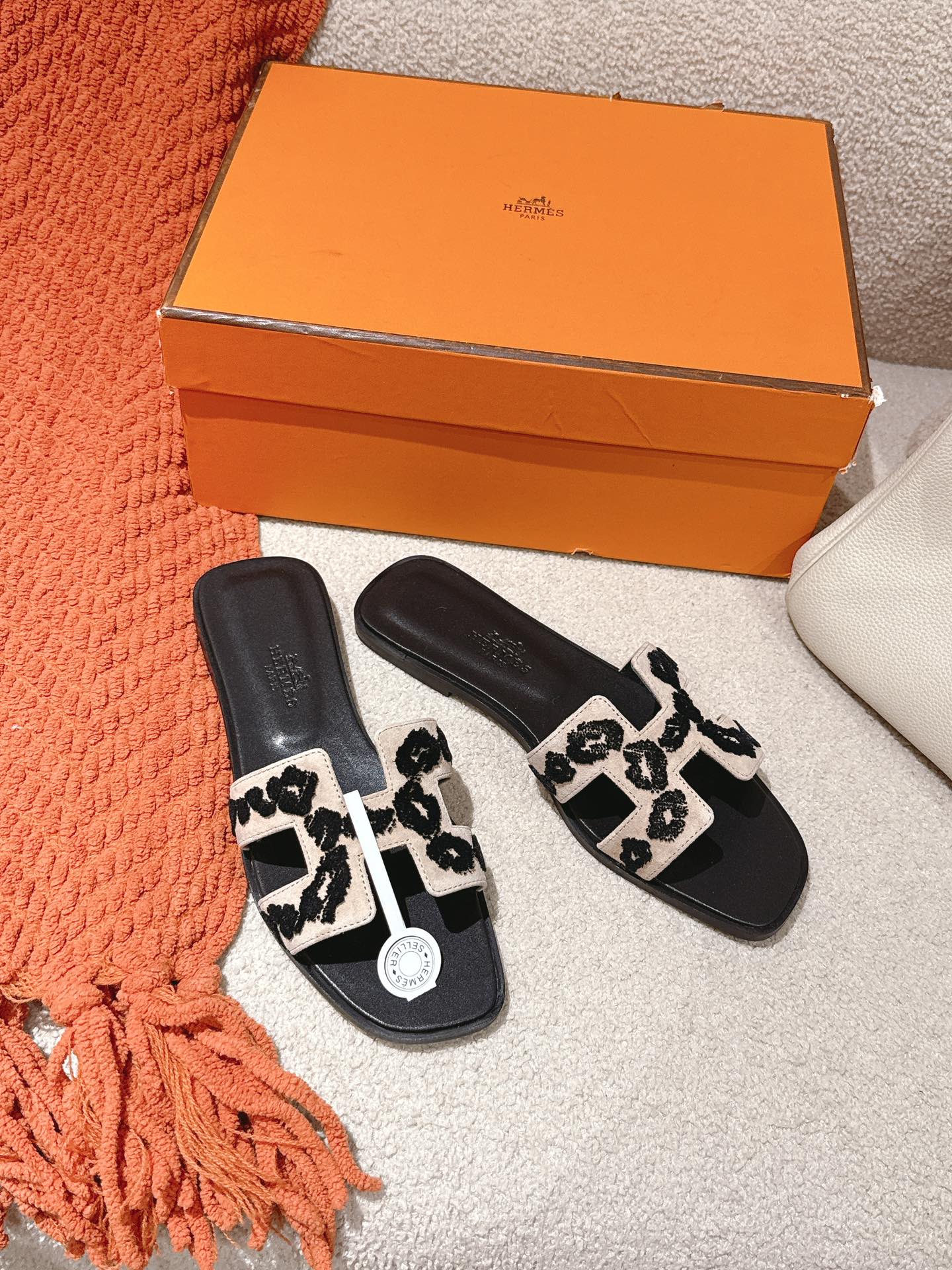 Hermès Oran Sandal - Stylish Slides with Leopard Print and Ultimate Comfort 3 i1744276758 6093 3