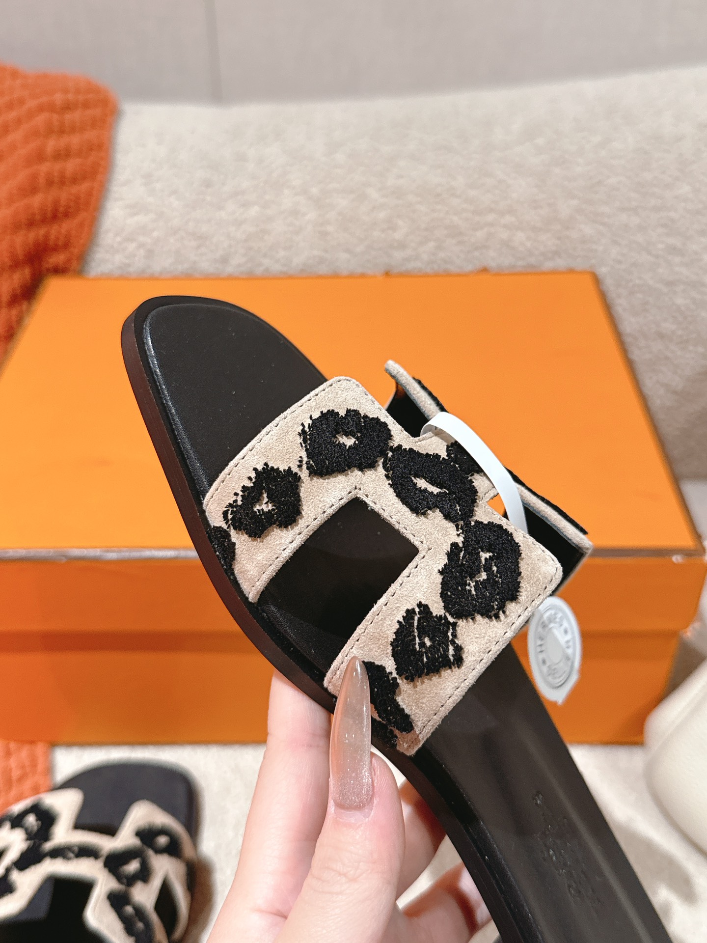 Hermès Oran Sandal - Stylish Slides with Leopard Print and Ultimate Comfort 9 i1744276758 7626 8