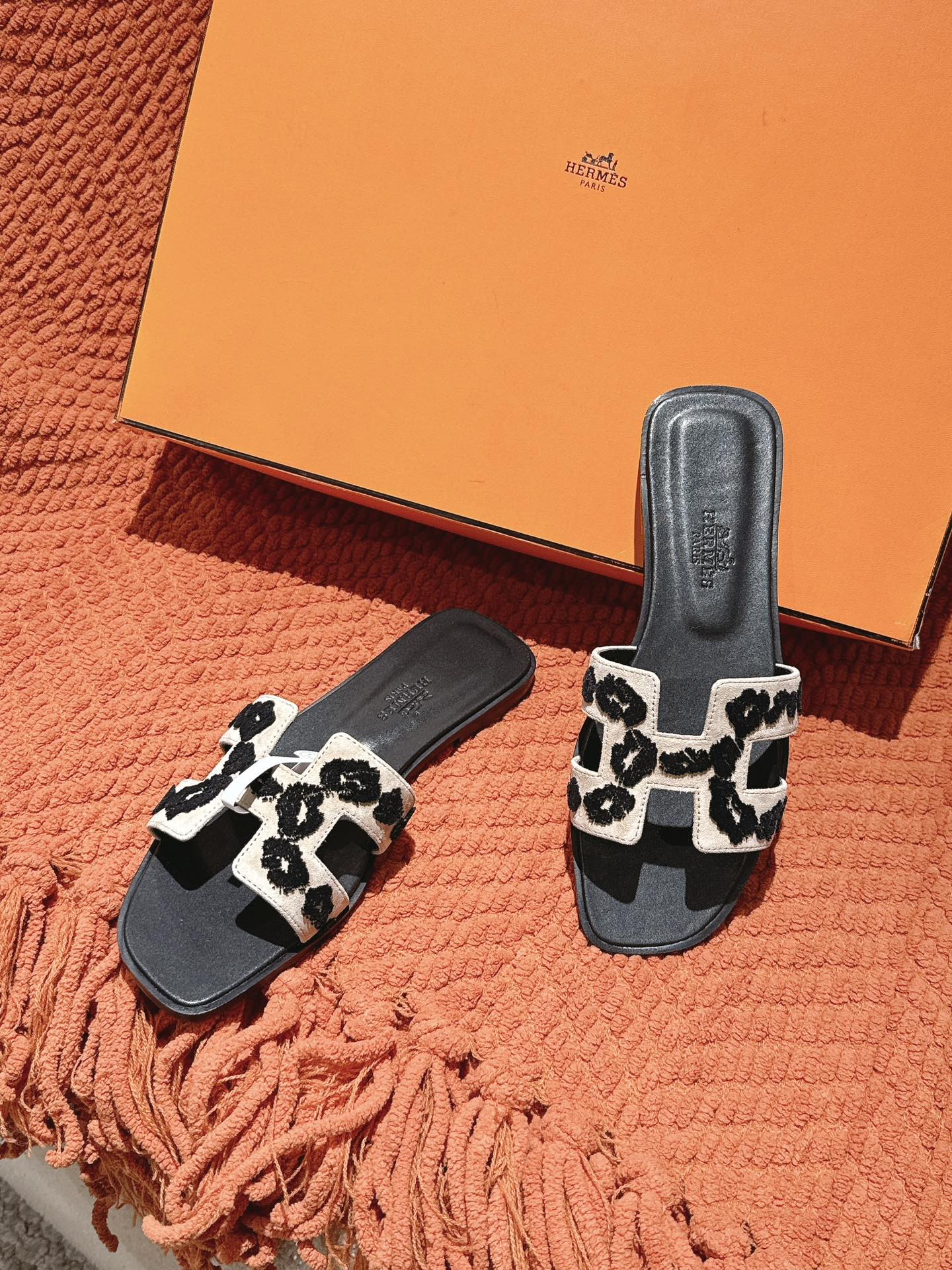 Hermès Oran Sandal - Stylish Slides with Leopard Print and Ultimate Comfort 7 i1744276758 8160 4