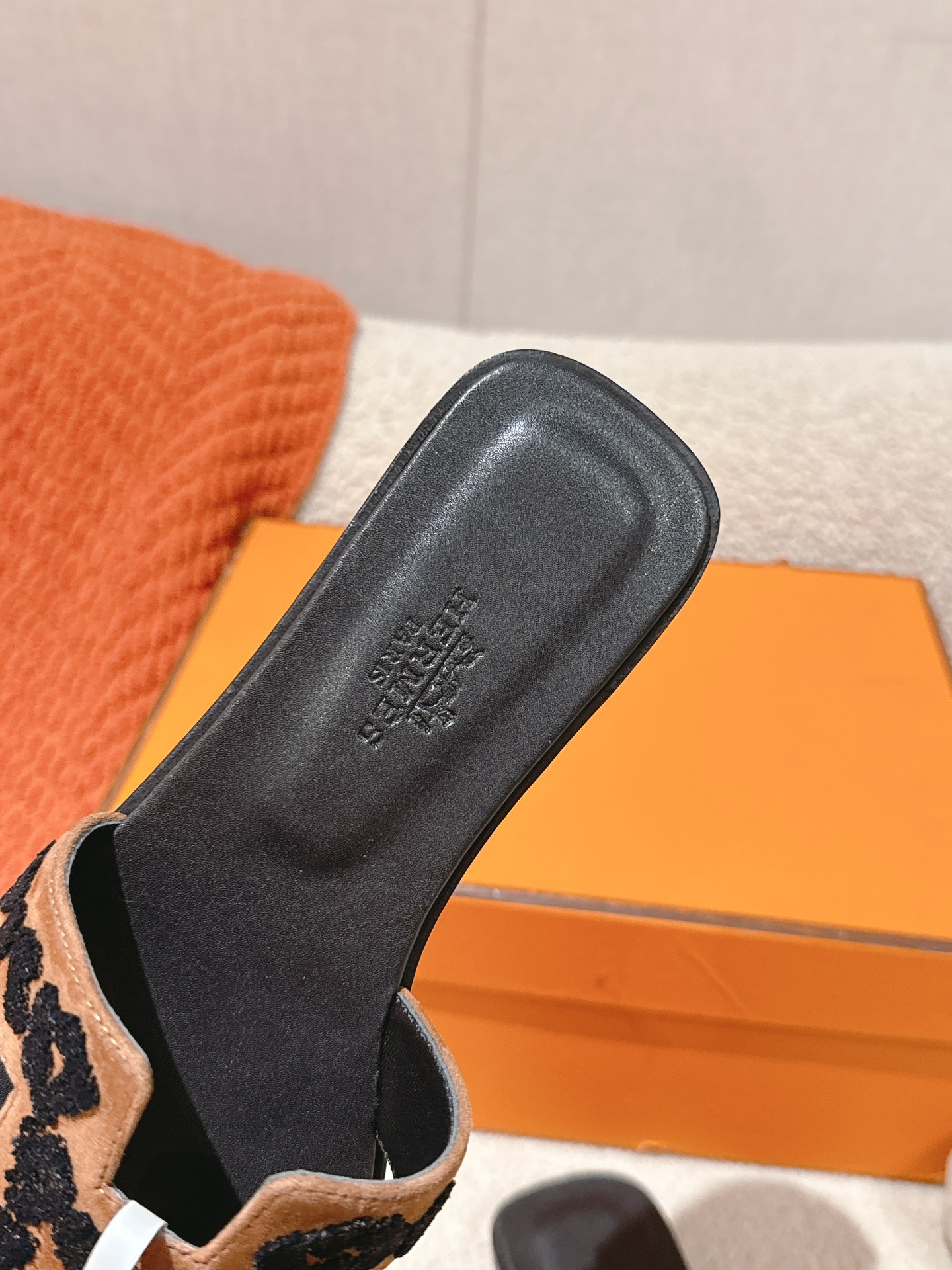 Hermes Oran Sandal: Stylish, Comfortable, and Detailed Craftsmanship 8 i1744276816 1134 0