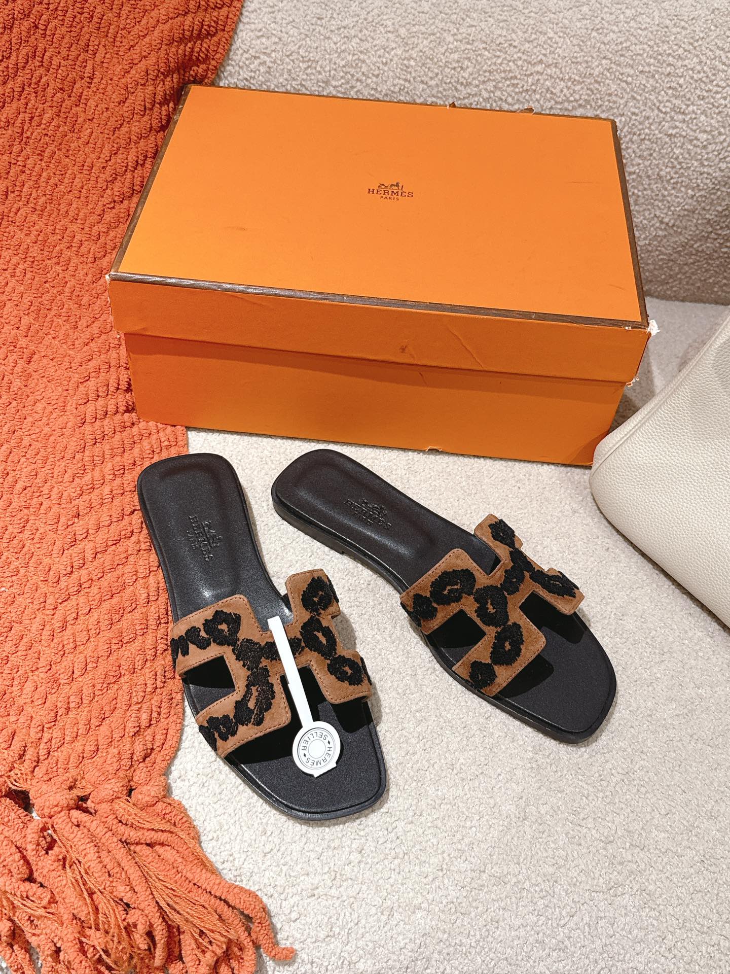 Hermes Oran Sandal: Stylish, Comfortable, and Detailed Craftsmanship 3 i1744276816 2506 2