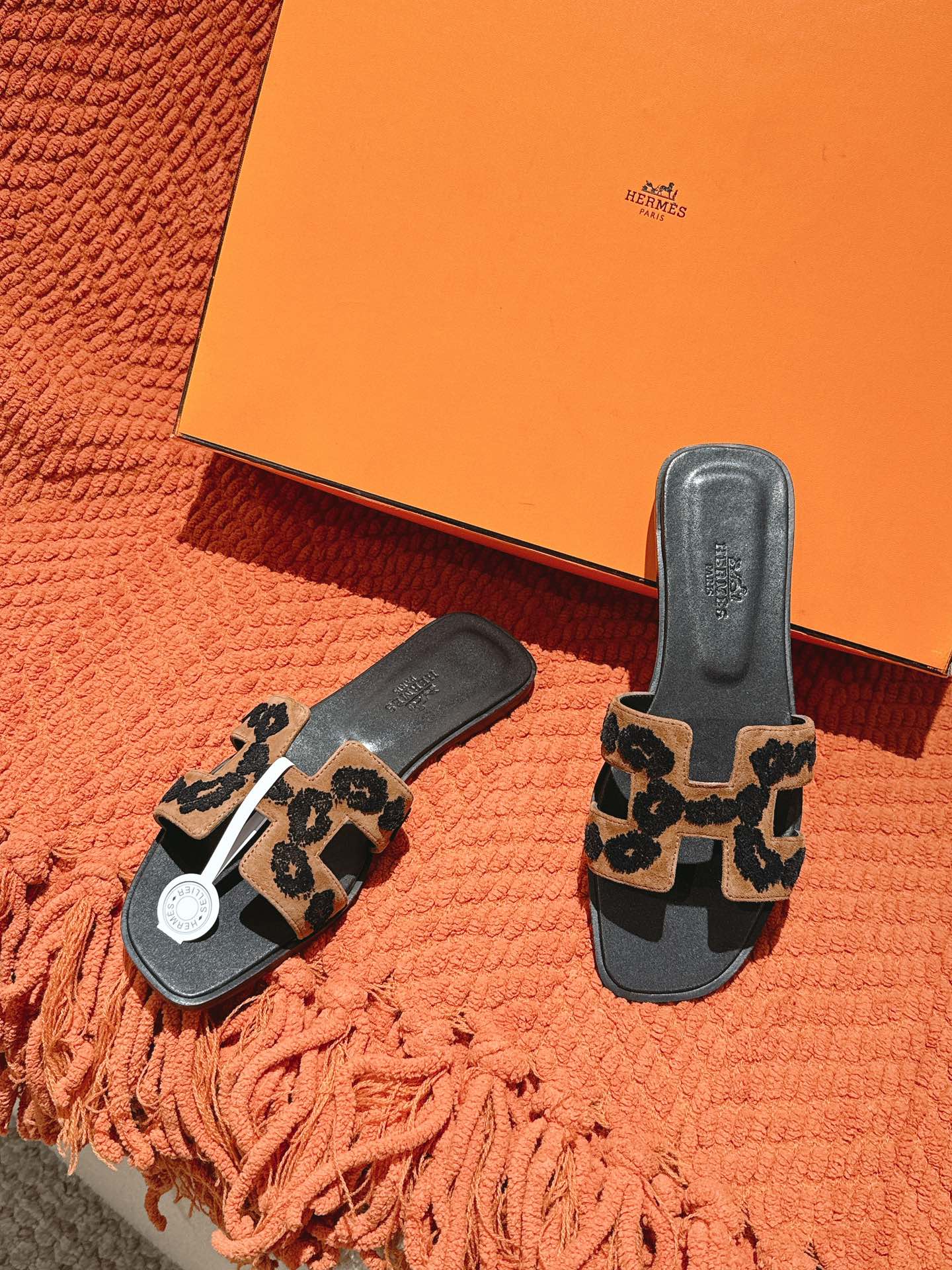 Hermes Oran Sandal: Stylish, Comfortable, and Detailed Craftsmanship 6 i1744276816 3781 1