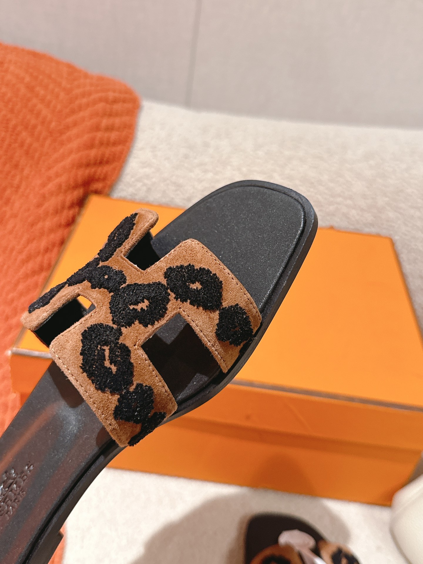 Hermes Oran Sandal: Stylish, Comfortable, and Detailed Craftsmanship 7 i1744276816 9443 4