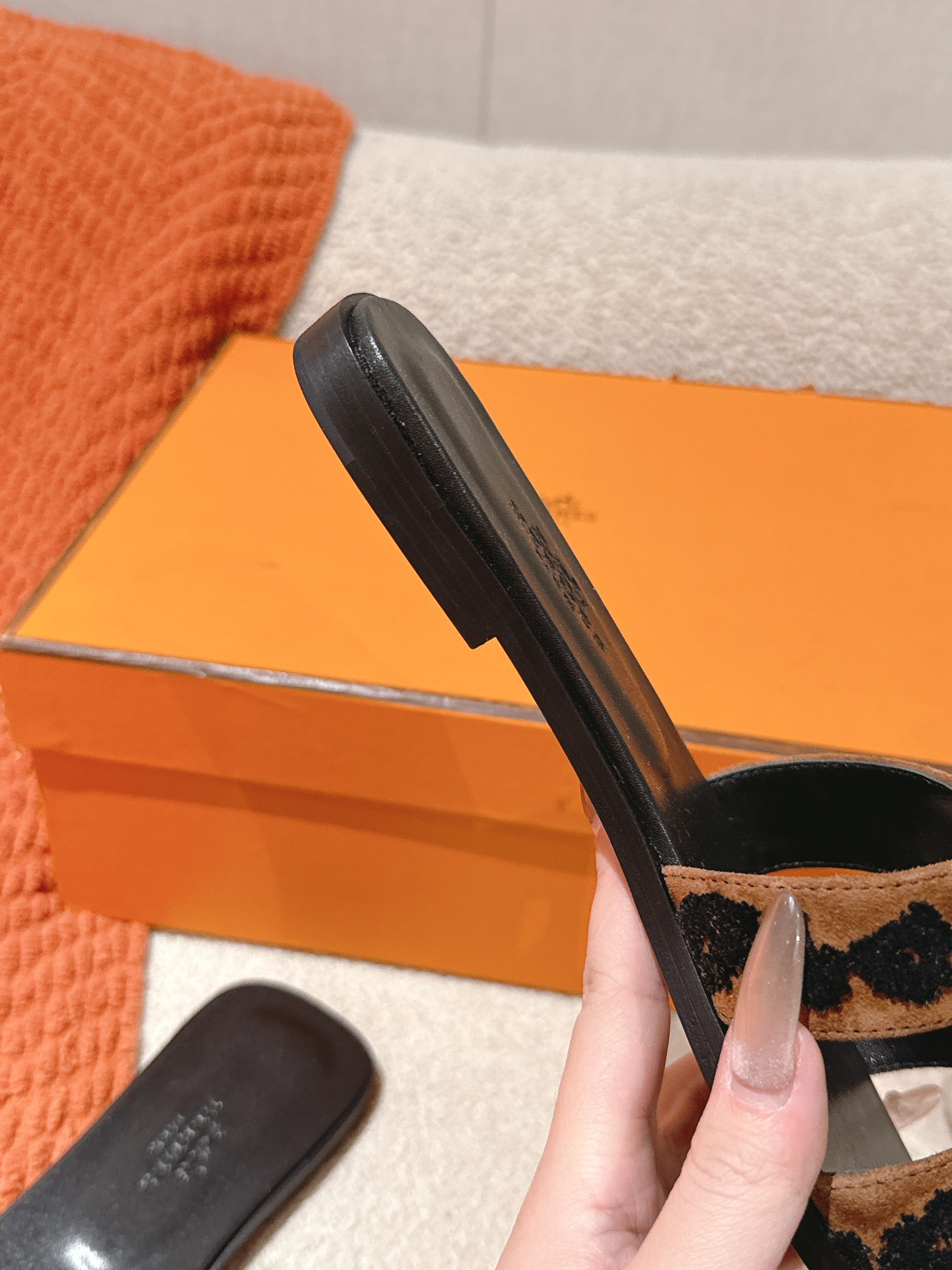 Hermes Oran Sandal: Stylish, Comfortable, and Detailed Craftsmanship 9 i1744276817 4811 5