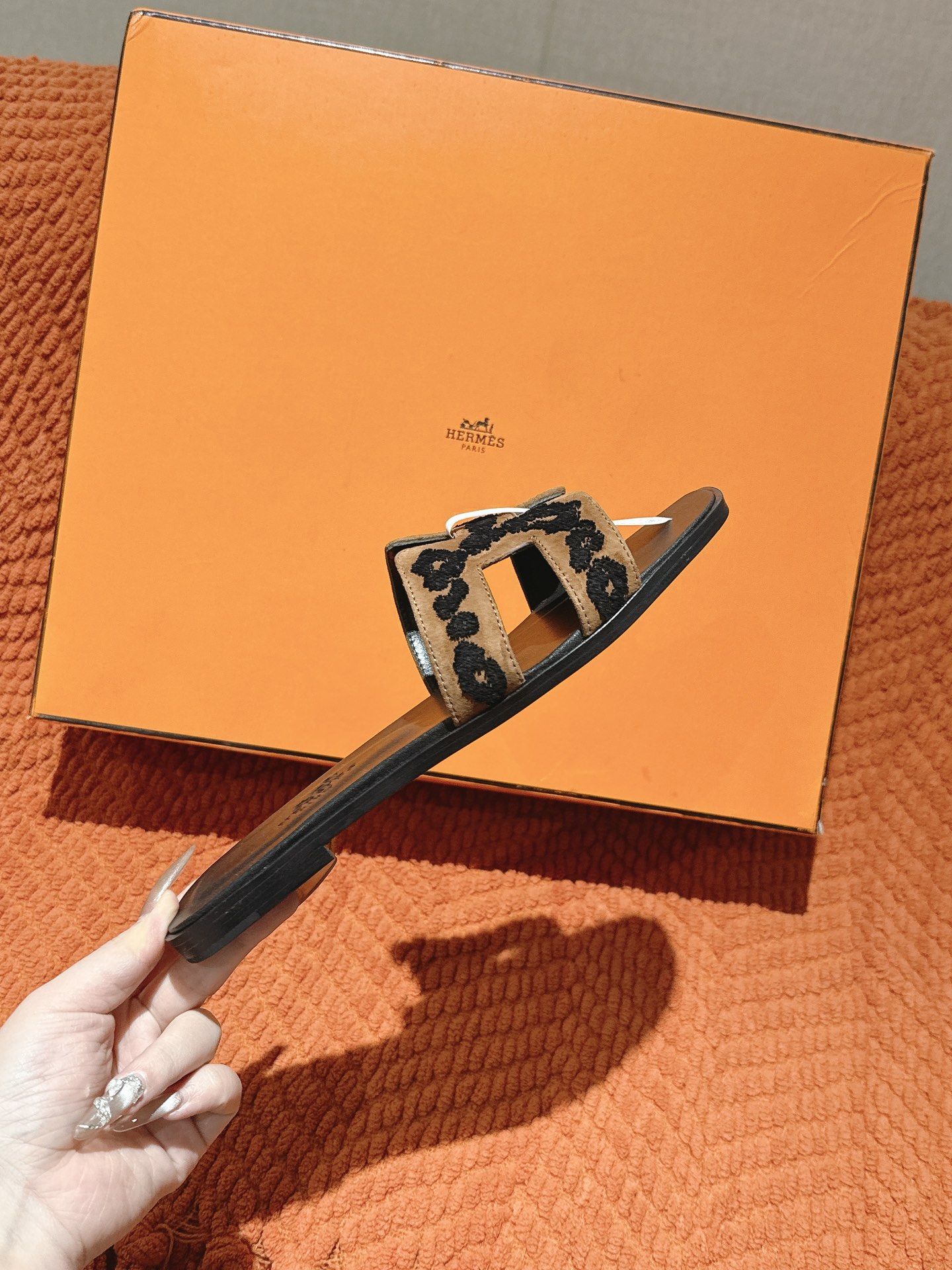 Hermes Oran Sandal: Stylish, Comfortable, and Detailed Craftsmanship 5 i1744276817 5070 6