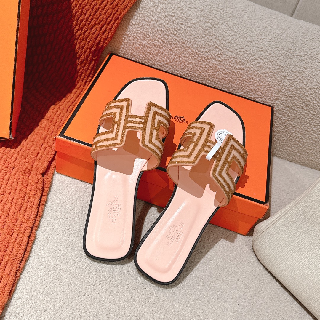 Hermes Oasis Sandal: Stylish, Comfortable, and Versatile Summer Essential 1 Hermes Oasis Sandal: Stylish, Comfortable, and Versatile Summer Essential