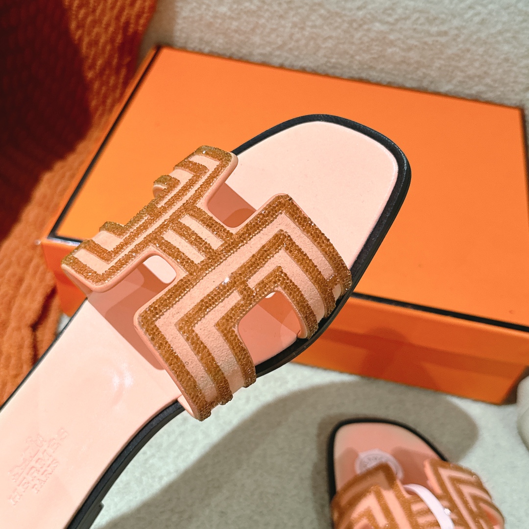 Hermes Oasis Sandal: Stylish, Comfortable, and Versatile Summer Essential 8 i1746206593 2076 4