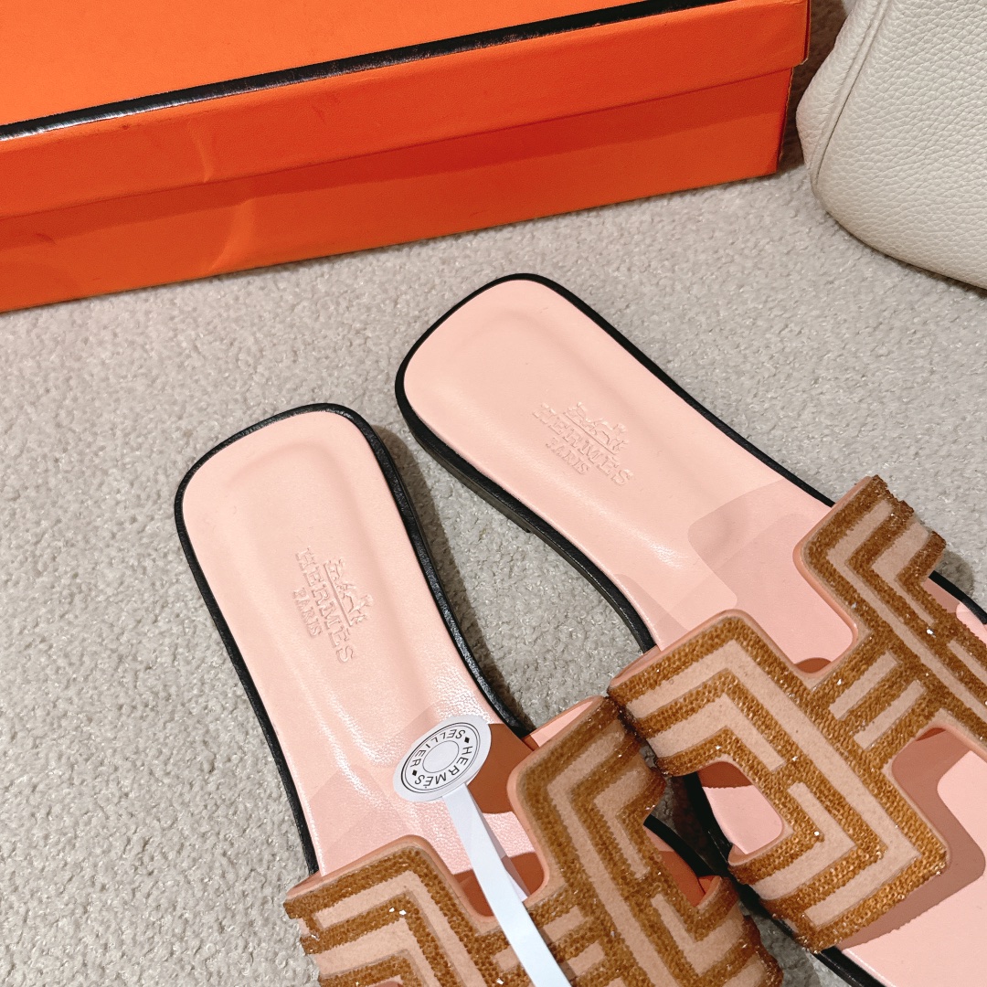 Hermes Oasis Sandal: Stylish, Comfortable, and Versatile Summer Essential 9 i1746206593 9679 3