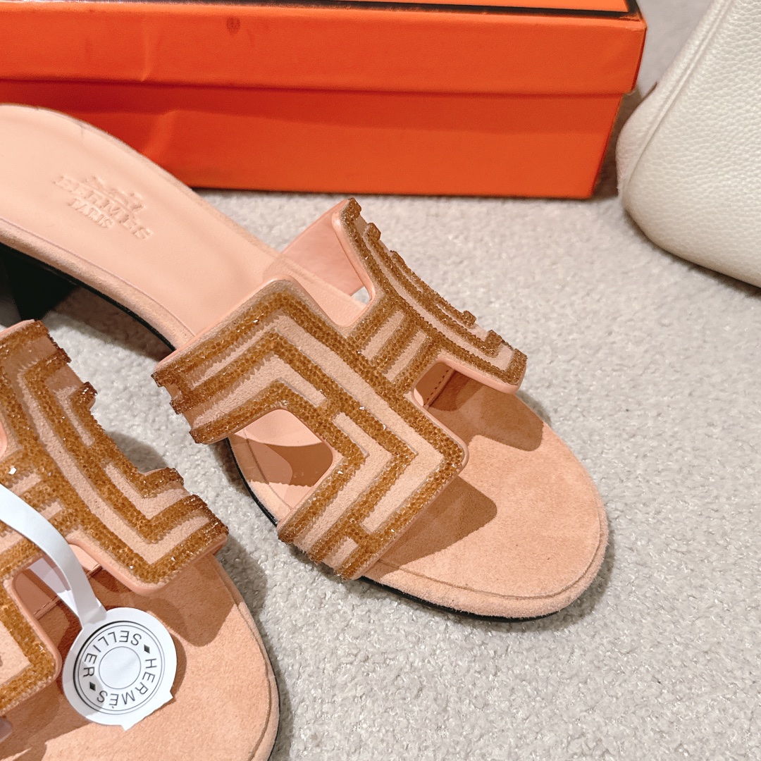 Hermes Oasis Sandal: Stylish, Versatile, and Comfortable 5cm Heel Height 9 i1746206859 1841 4