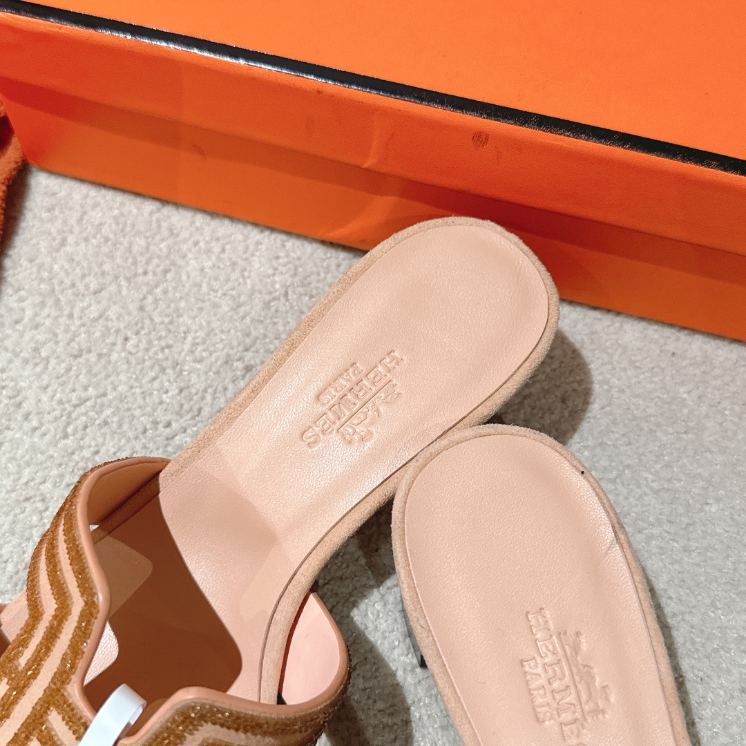 Hermes Oasis Sandal: Stylish, Versatile, and Comfortable 5cm Heel Height 8 i1746206859 2907 3