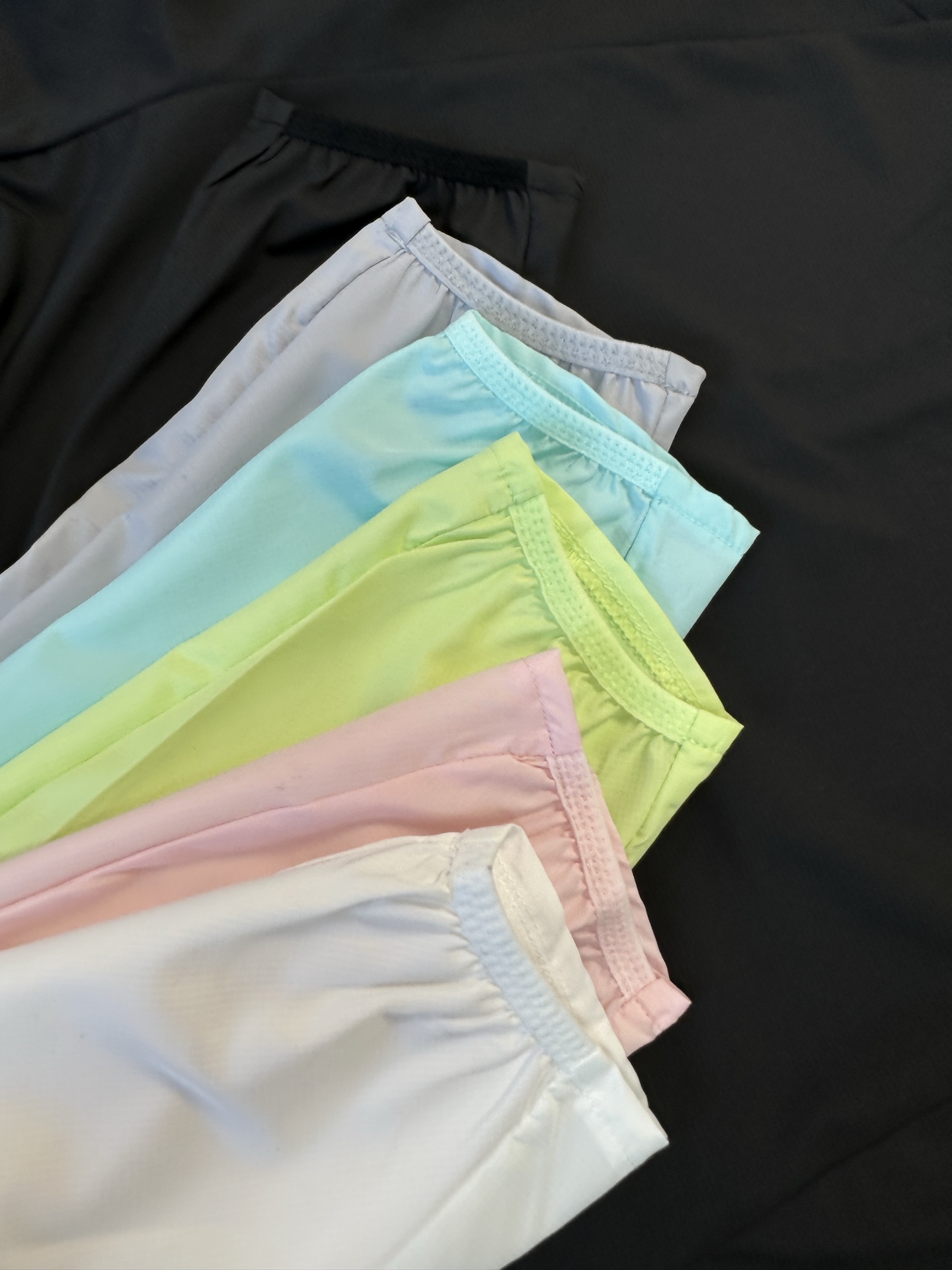 供货价:97💰▪️另有升级版本117💰
- 始祖鸟Arcteryx 字母印花Logo休闲宽松透气拉链轻薄凉感连帽防晒服 男女同款 -
热爱探索自然,却总被烈日与闷热困扰?始祖鸟Arcteryx这款连帽防晒服,就是你的户外出行救星。
它采用轻薄凉感面料,当肌肤触碰到衣服的瞬间,燥热迅速消散,仿佛山间清泉流淌。独特的透气设计,风可自由穿梭,保持身体干爽。连帽的贴心设计,全方位阻挡紫外线,让你的户外探索无惧阳光。拉链开合方便穿脱,无论是攀登高峰,还是漫步山林,都能自由应对。
男女同款的设计,让情侣、朋友都能一起穿着,共享户外的美好。衣服上字母印花Logo,低调又彰显品质。始祖鸟作为户外品牌的佼佼者,用科技与匠心,打造这款防晒服,陪你探索世界的每一处角落,开启无畏的户外之旅。
颜色:黑色 灰色 白色 绿色 蓝色 粉色
尺码:S-3XL
衣长 胸围 袖长
S 63 99 59.5
M 65.5 104 61
L 68 109 62.5
XL 70.5 114 64
2XL 73 119 65.5
3XL 75.5 124 67