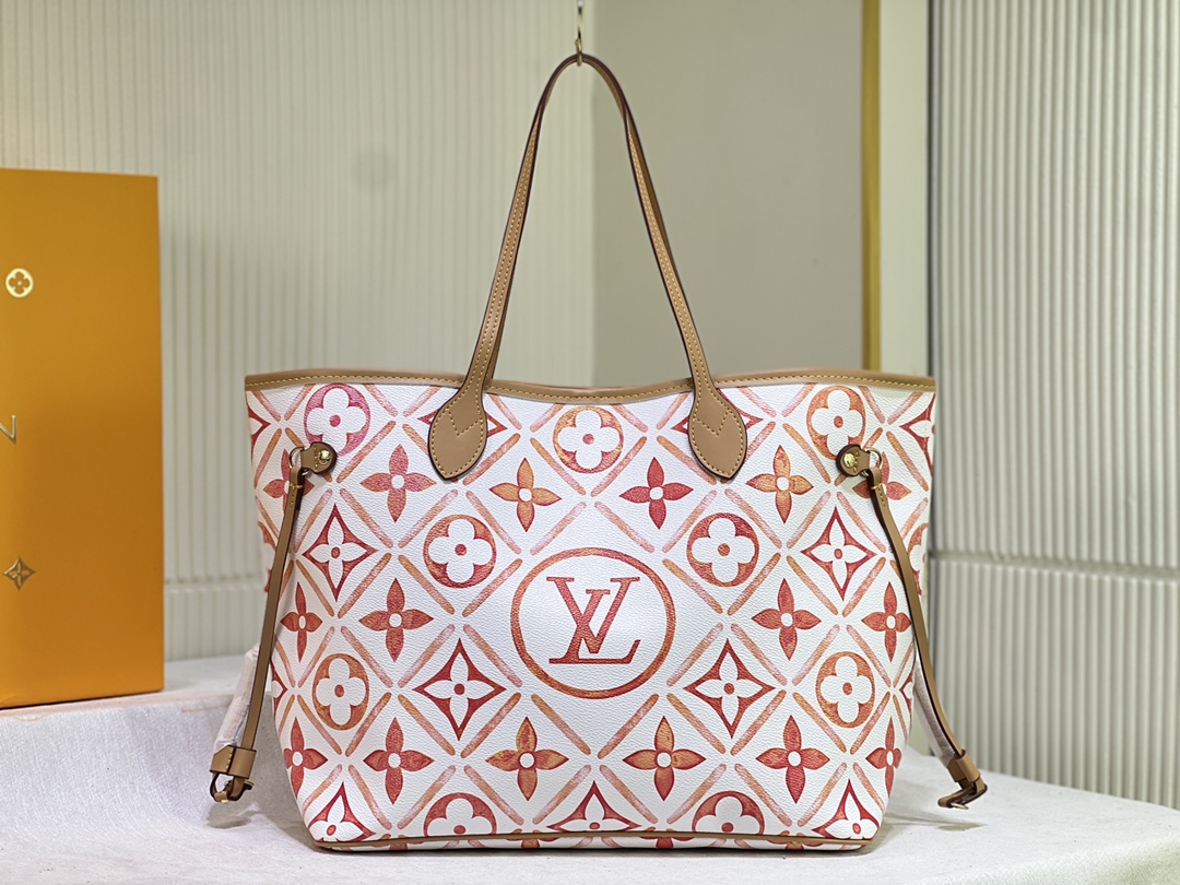 M24317 M40995 本款 Neverfull 中号手袋选用 Monogram Tiles 帆布塑造托特包构型