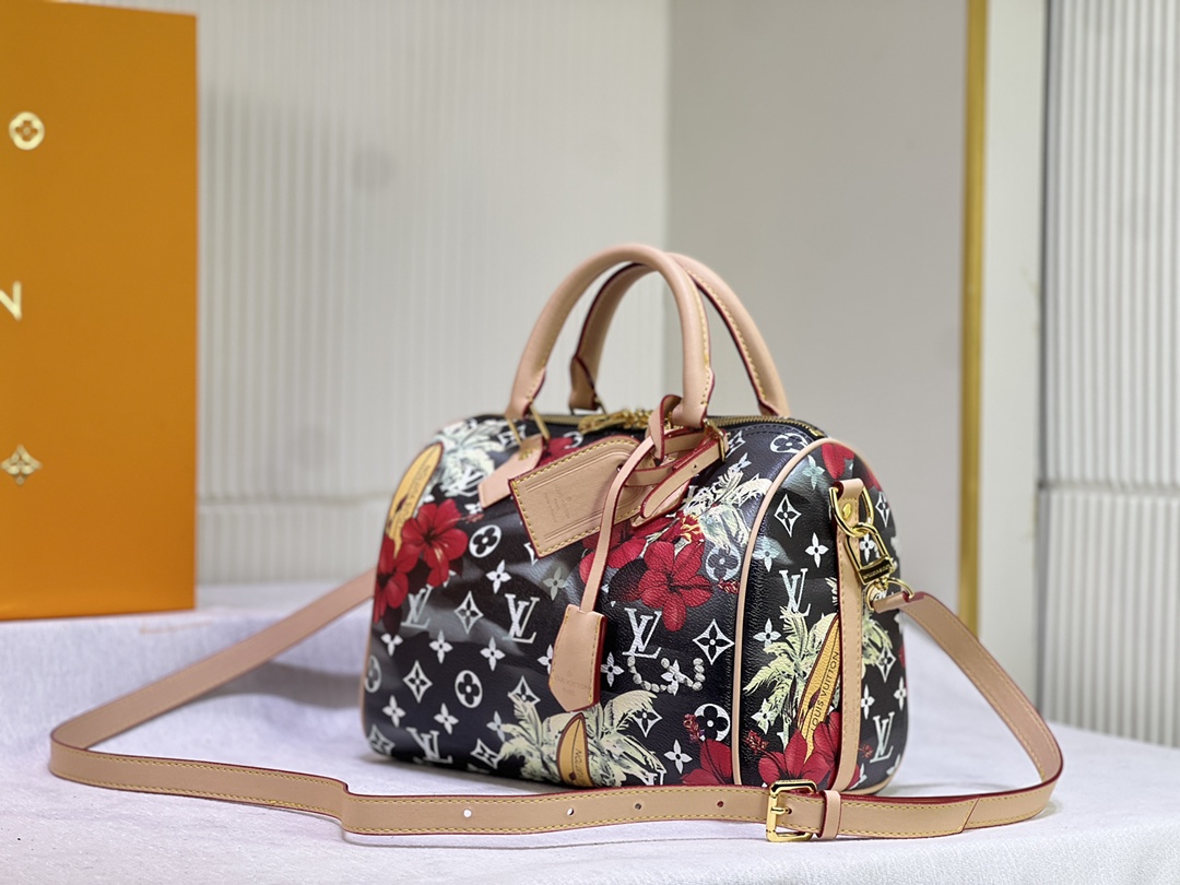 M40390 黑彩Speedy Bandoulière 25 手袋以 Monogram 提花丹宁布释放闲适意味，搭配牛皮革饰边。Monogram 提花织纹经过时间洗礼亦可细腻如新。尺寸：25 x 15x 11cm