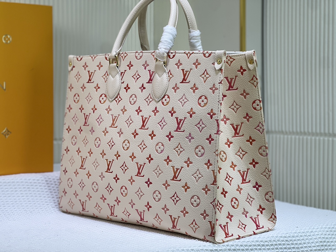 升级品质 M45320 M44571 Onthego 大号手袋将经典 Monogram 帆布与 Monogram Reverse 帆布分饰两侧