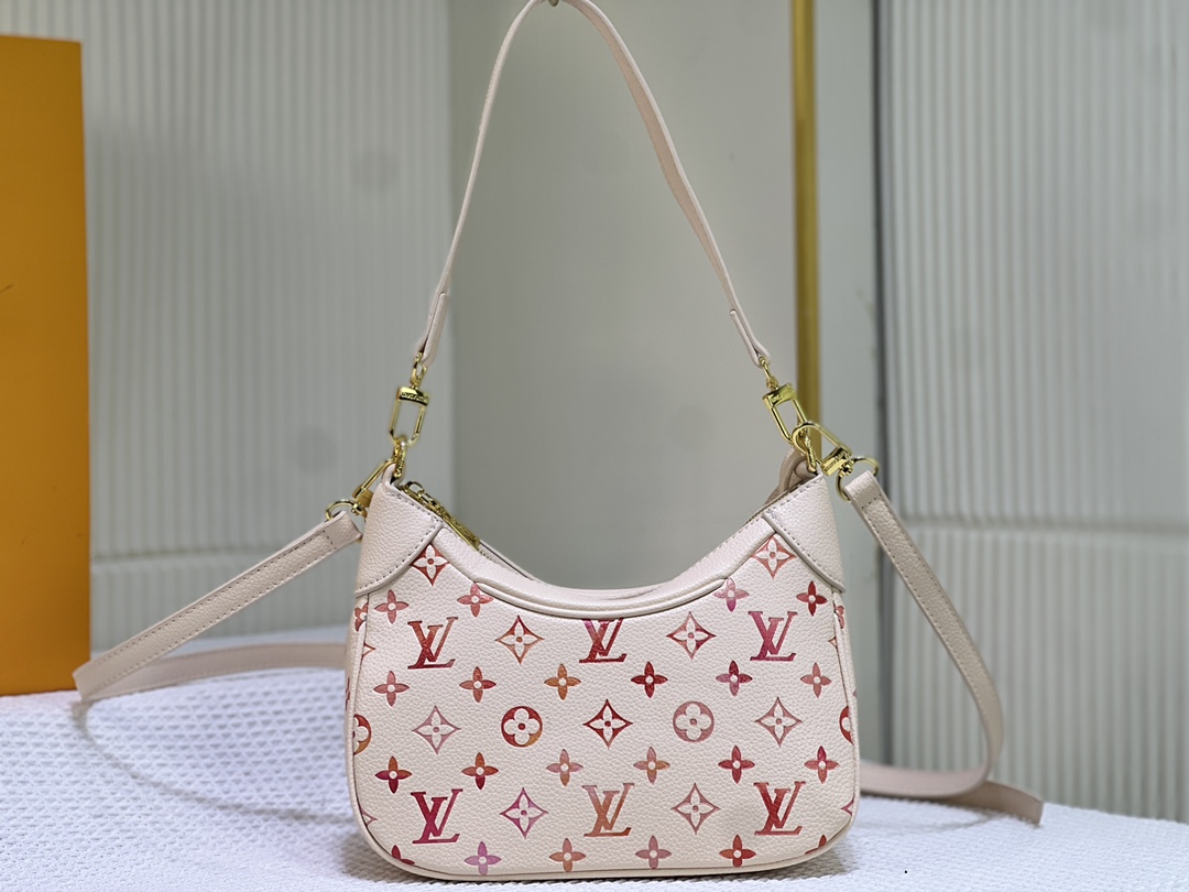 M56091 Bagatelle BB 手袋令 Monogram 图案历经印花和压印工艺 Monogram Empreinte 皮革之上