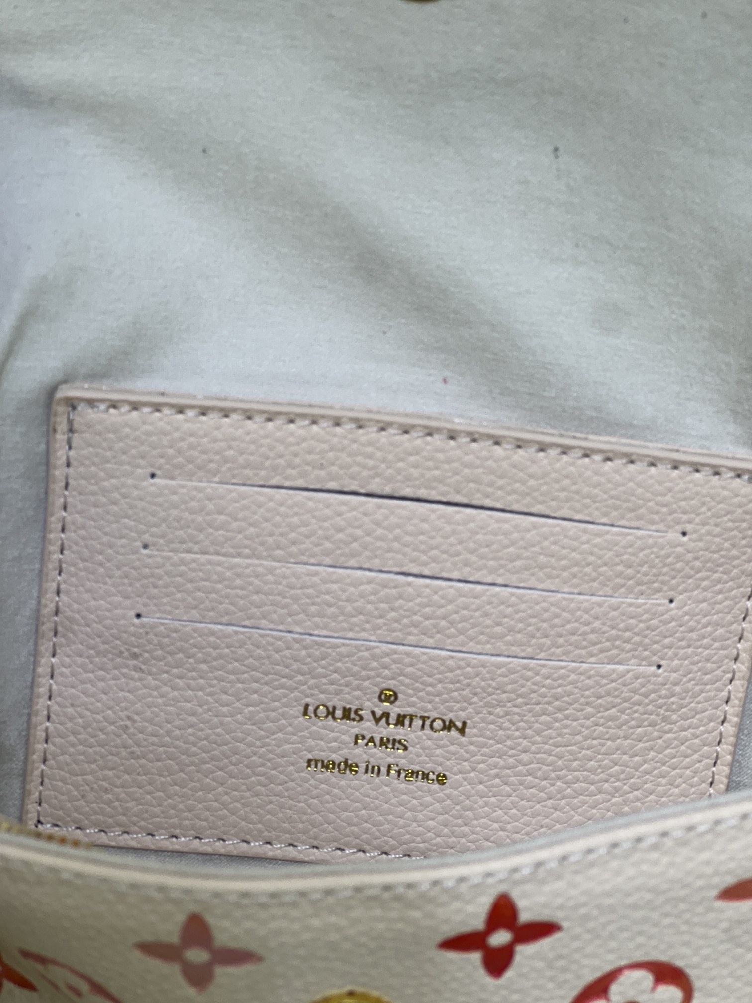 M82210 M81911 Wallet on Chain Ivy 手袋于 Monogram Empreinte 粒面皮革表面压印大号 Monogram 图案