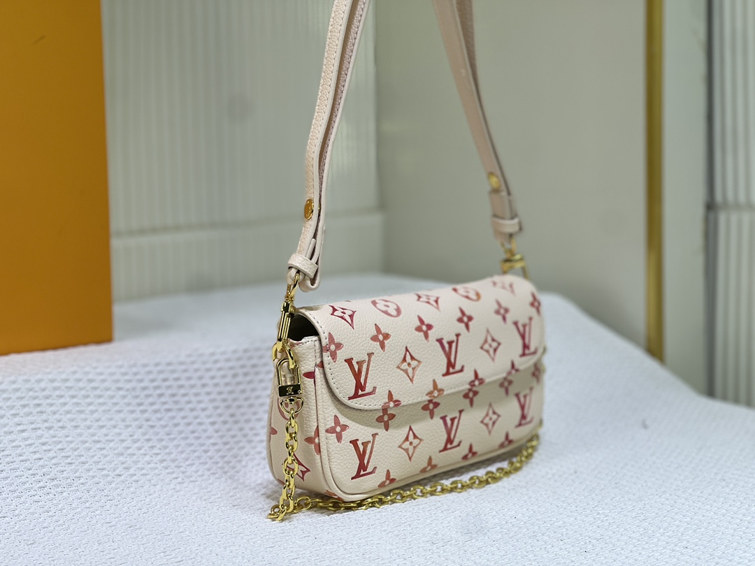 M82210 M81911 Wallet on Chain Ivy 手袋于 Monogram Empreinte 粒面皮革表面压印大号 Monogram 图案