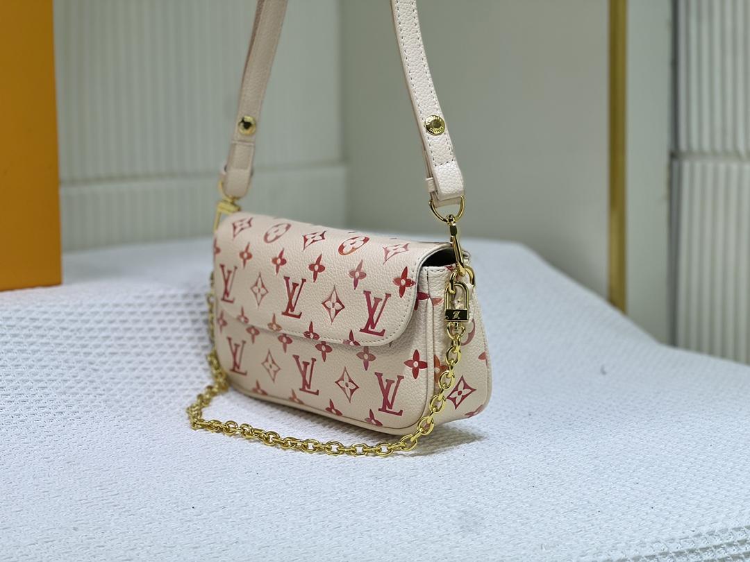 M82210 M81911 Wallet on Chain Ivy 手袋于 Monogram Empreinte 粒面皮革表面压印大号 Monogram 图案