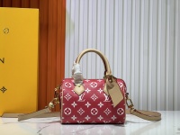 💰M24419 Mini Questa rapida borsetta in pelle Monogram di Bandoulière 18 è realizzata in pelle morbida in pelle di mucca, che ricrea l'aspetto squisito della stampa di tela con motivi di monogramma. Pezzi di metallo luminoso, fodera in pelle di pecora e targhetta confermano congiuntamente la ricerca incessante dei dettagli del direttore creativo Pharrell Williams. 18 x 12 x 10 cm (lunghezza x altezza x larghezza) 1 💰M24419 Mini Questa rapida borsetta in pelle Monogram di Bandoulière 18 è realizzata in pelle morbida in pelle di mucca, che ricrea l’aspetto squisito della stampa di tela con motivi di monogramma. Pezzi di metallo luminoso, fodera in pelle di pecora e targhetta confermano congiuntamente la ricerca incessante dei dettagli del direttore creativo Pharrell Williams. 18 x 12 x 10 cm (lunghezza x altezza x larghezza)