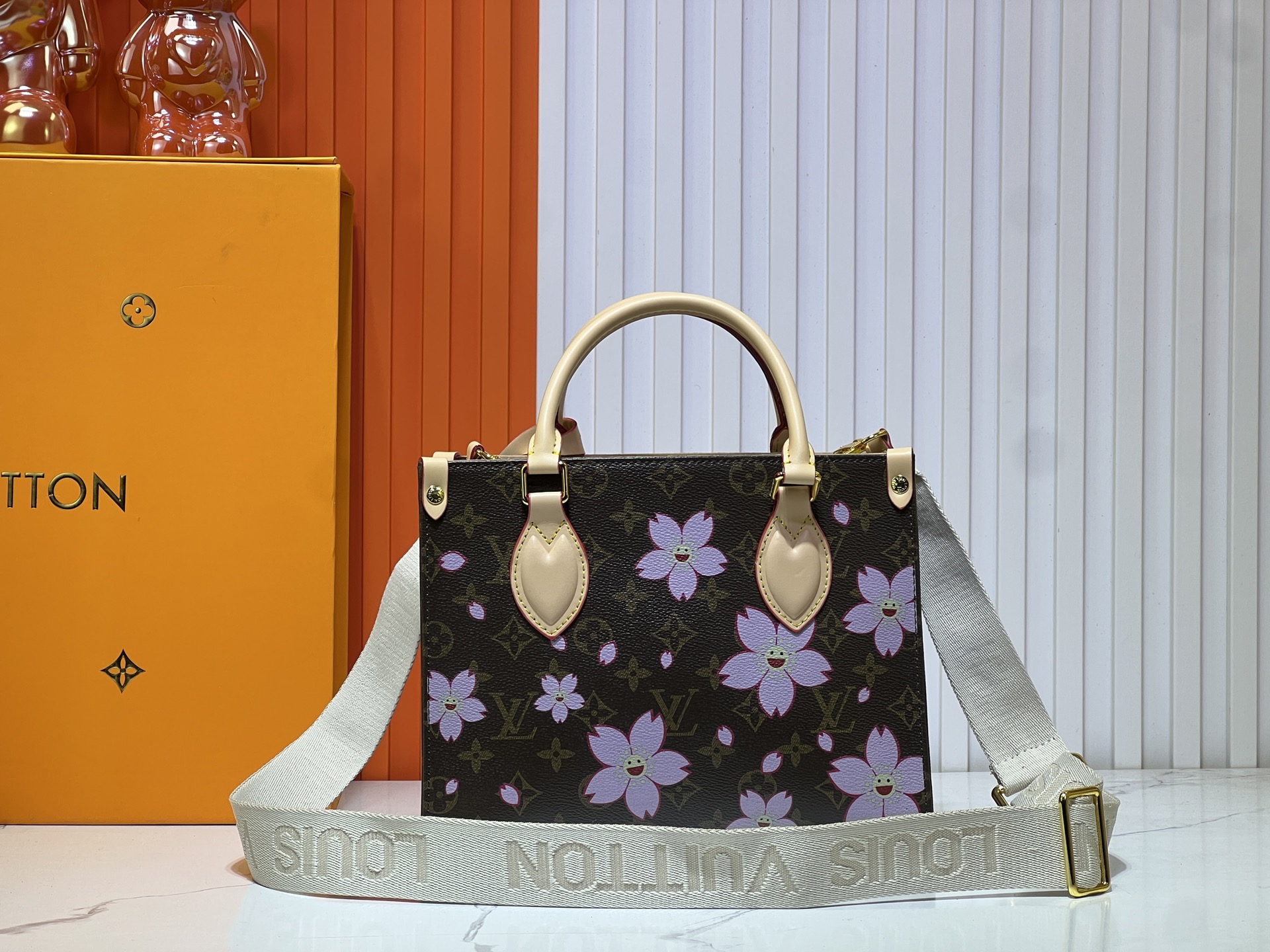 LV x Murakami Takashi OnTheGo PM Handbag - Sakura Edition, 25x19x11cm 6 i1738687325005 7779 0 4