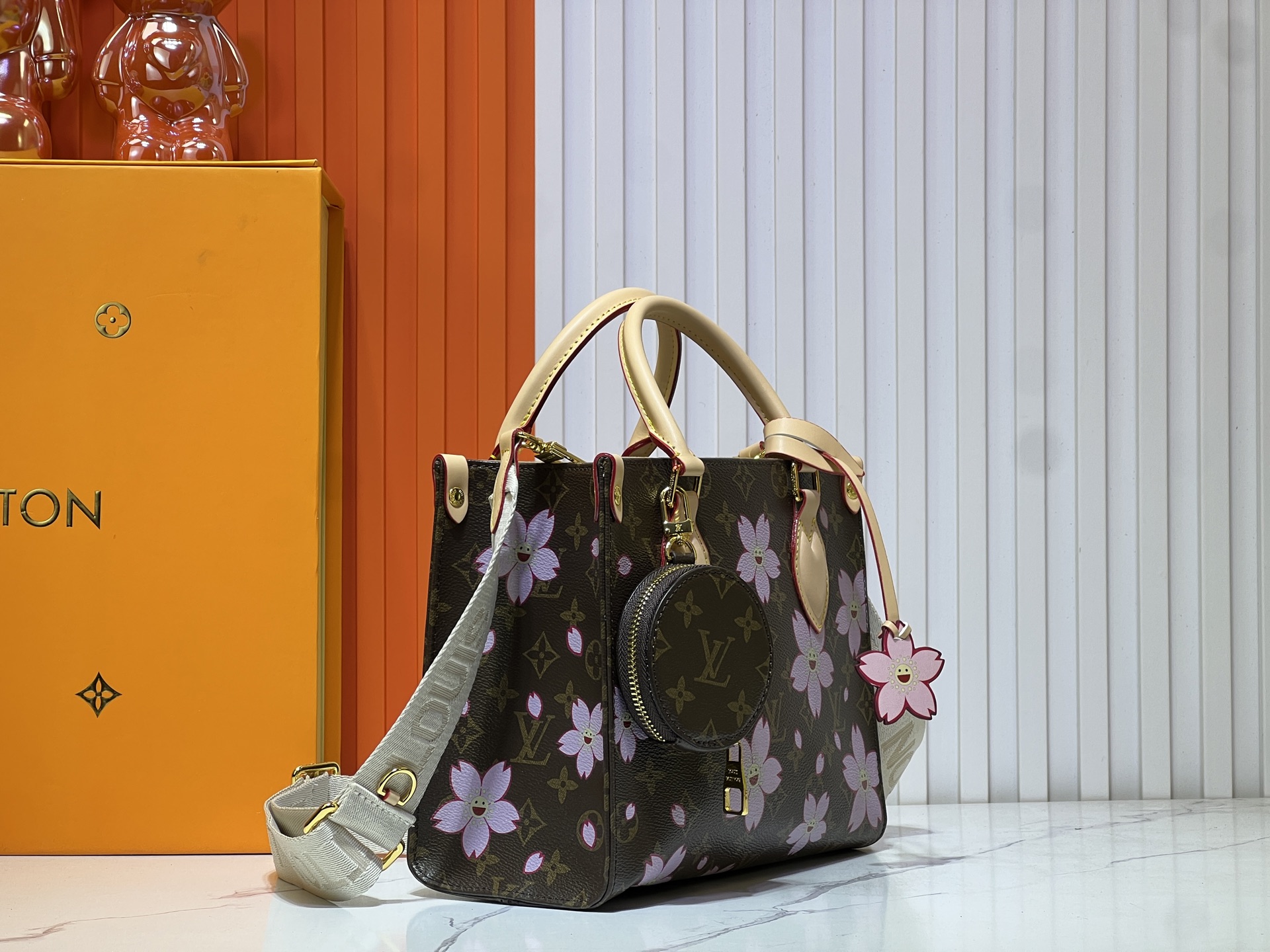 LV x Murakami Takashi OnTheGo PM Handbag - Sakura Edition, 25x19x11cm 3 i1738687325006 3017 0 1