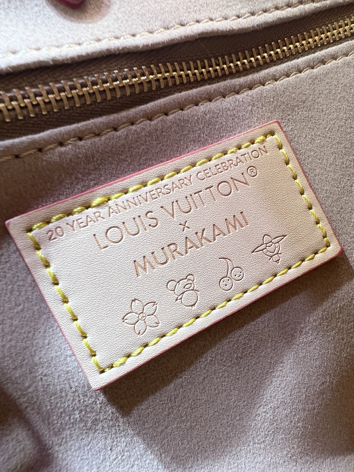 LV x Murakami Takashi OnTheGo PM Handbag - Sakura Edition, 25x19x11cm 10 i1738687325006 6114 0 8