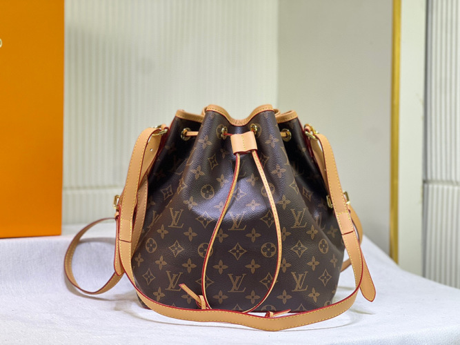 Louis Vuitton Néonoé Sac Seau en Toile Monogram avec Bandoulière 1 Louis Vuitton Néonoé Sac Seau en Toile Monogram avec Bandoulière