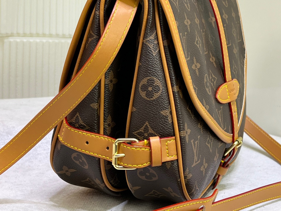 M40710 中古系列,双子星SAUMUR 中号手袋 采用 Monogram 帆布制作的 Saumur