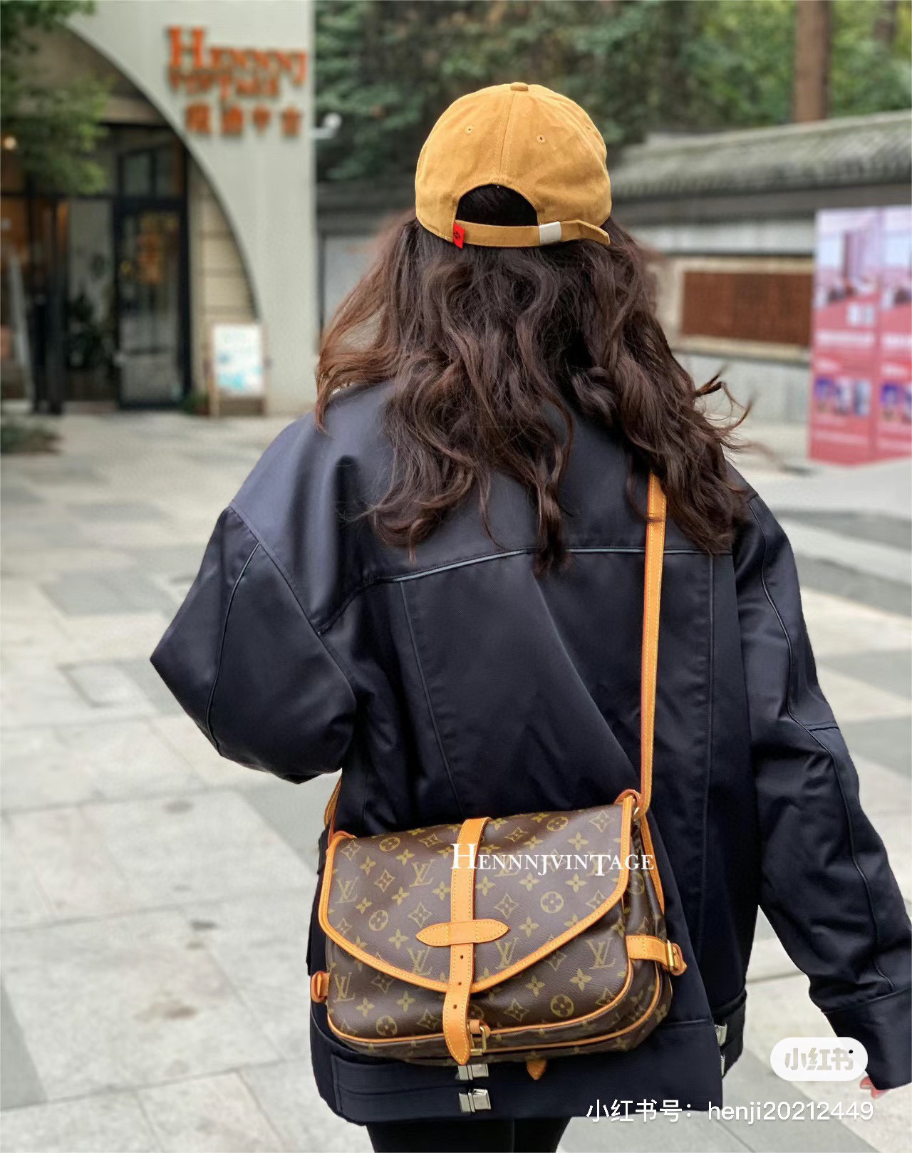 M40710 中古系列,双子星SAUMUR 中号手袋 采用 Monogram 帆布制作的 Saumur