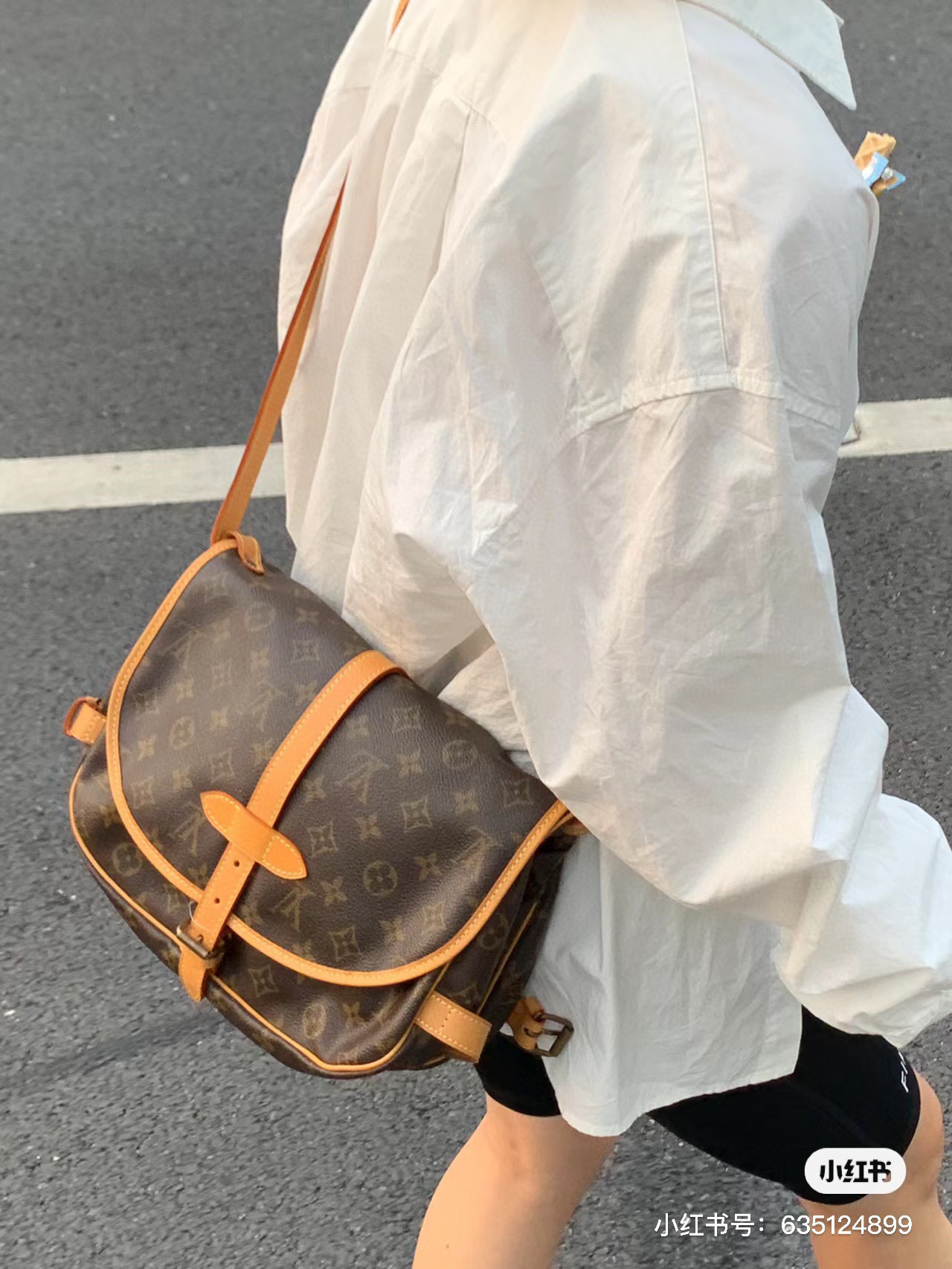 M40710 中古系列,双子星SAUMUR 中号手袋 采用 Monogram 帆布制作的 Saumur
