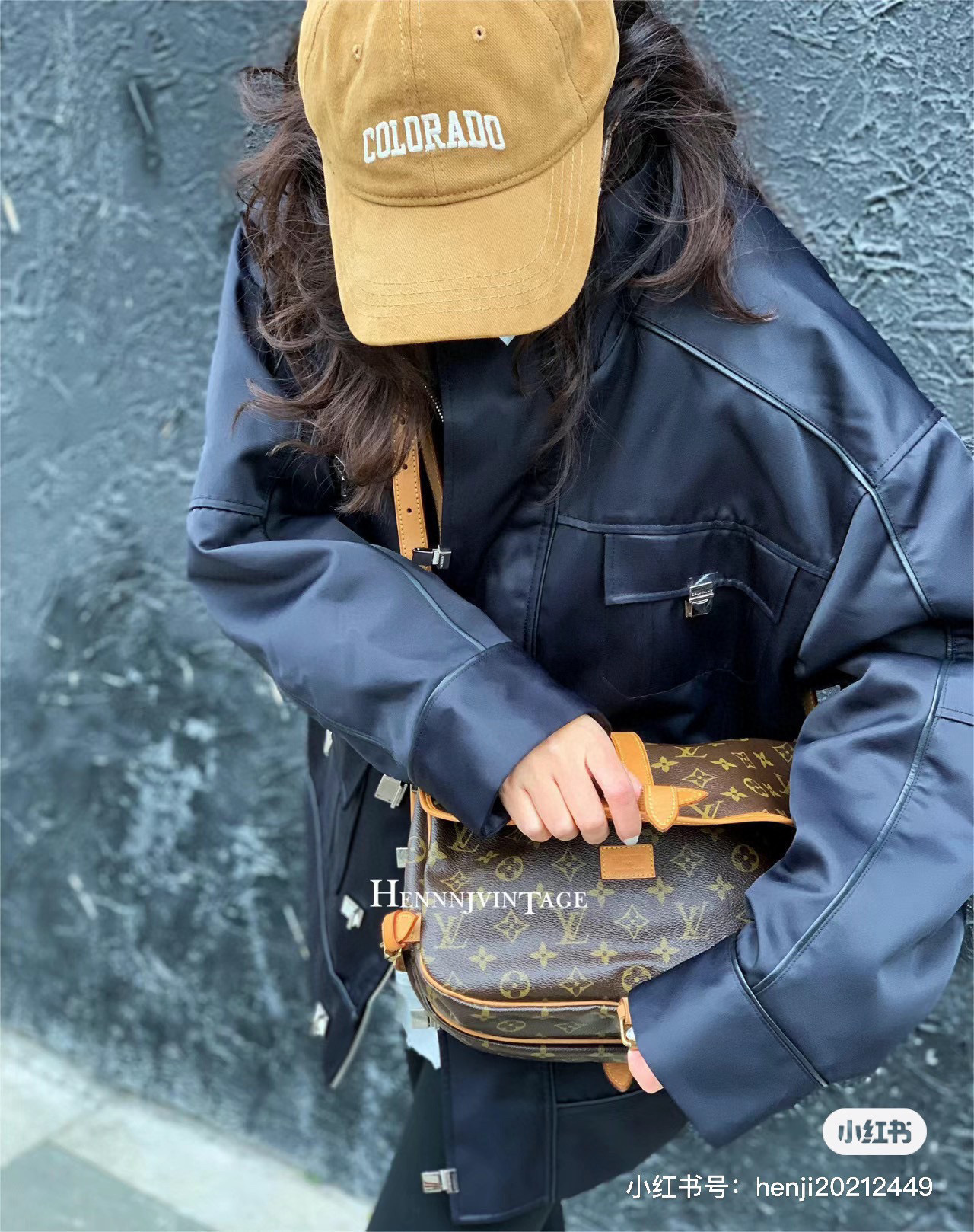 M40710 中古系列,双子星SAUMUR 中号手袋 采用 Monogram 帆布制作的 Saumur