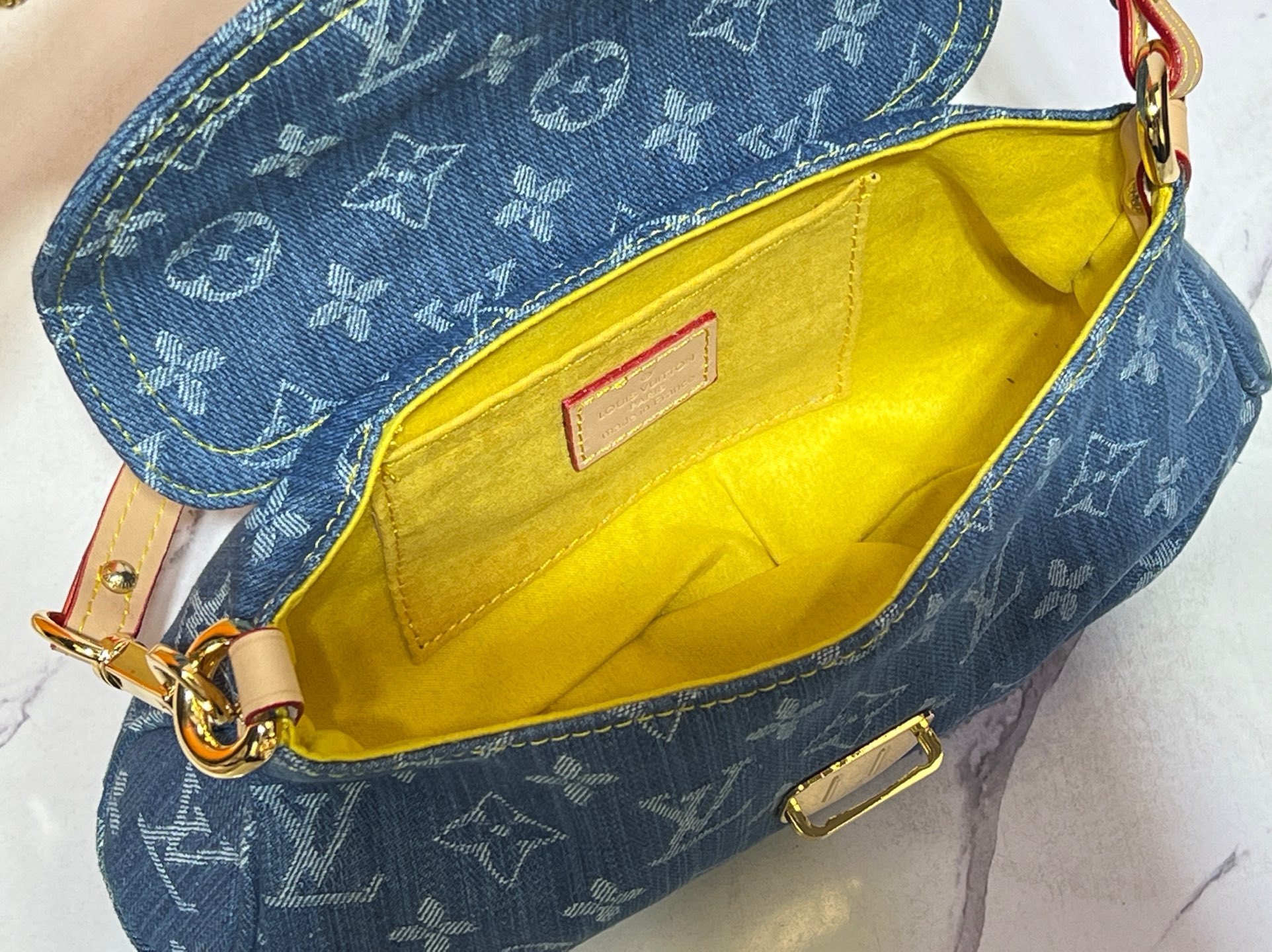 M44470深蓝牛仔 浅蓝牛仔 粉色牛仔💥中古包 原版开发,原单激光五金👏👏「小手拎袋」酷酷的老花系列现