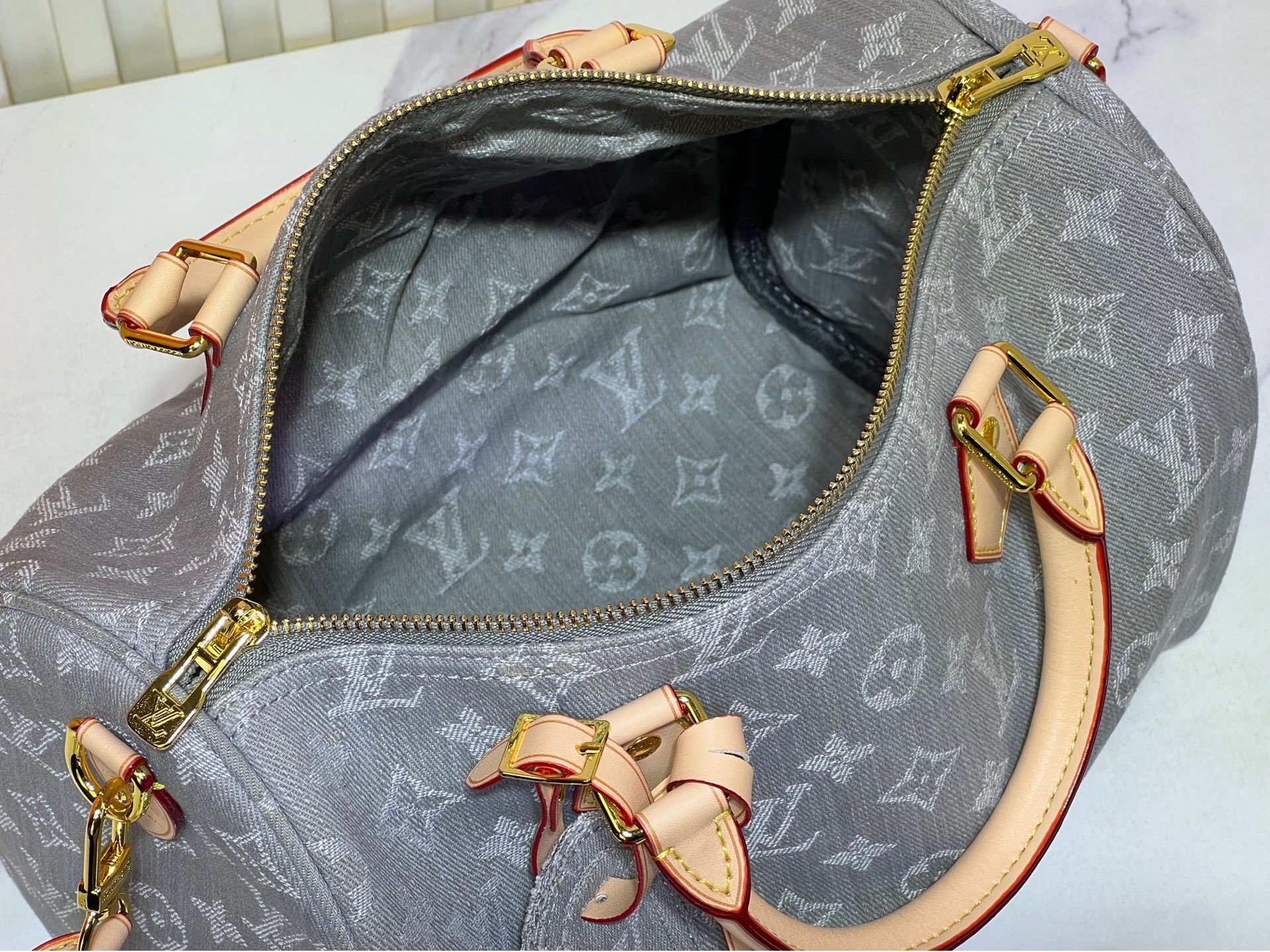 灰色牛仔 蓝色牛仔 M13344 M40391 丹宁牛仔 Louis Vuitton在(Takashi