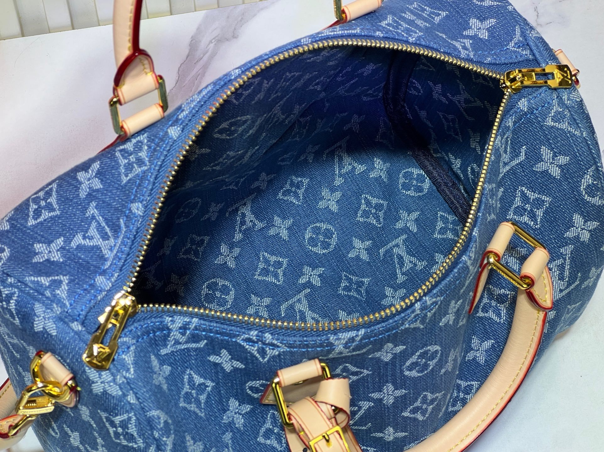 灰色牛仔 蓝色牛仔 M13344 M40391 丹宁牛仔 Louis Vuitton在(Takashi
