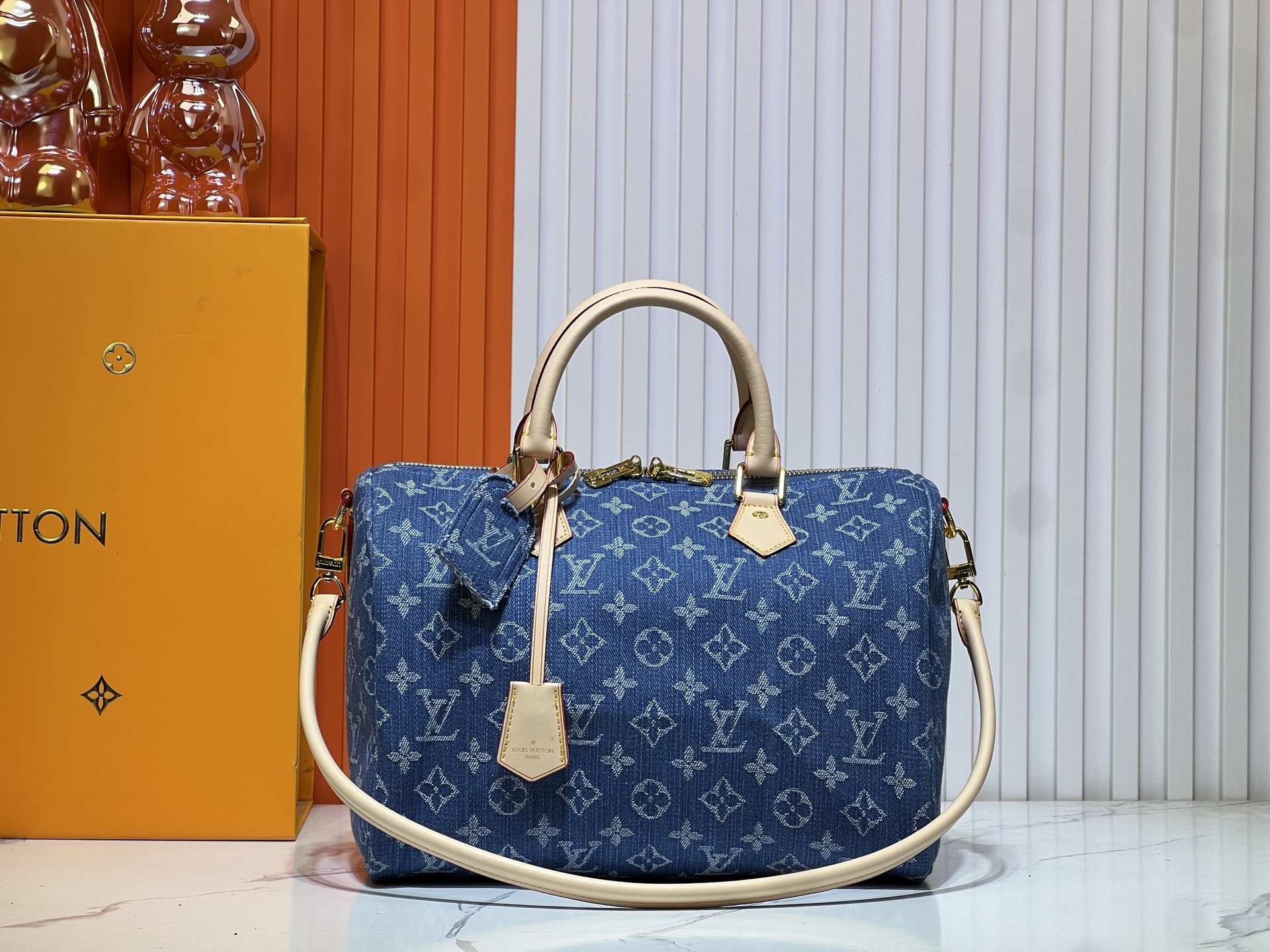 灰色牛仔 蓝色牛仔 M13344 M40391 丹宁牛仔 Louis Vuitton在(Takashi