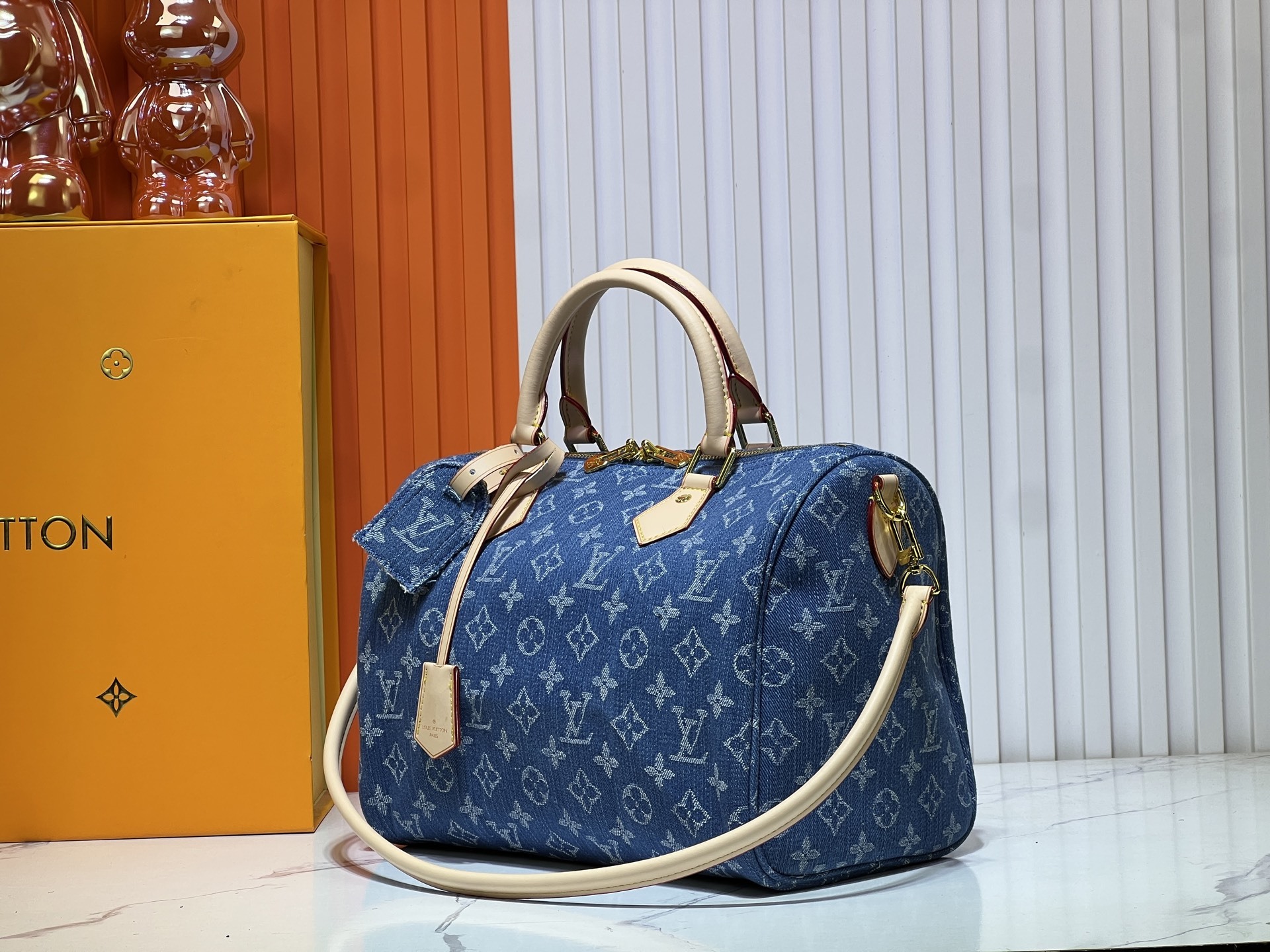 灰色牛仔 蓝色牛仔 M13344 M40391 丹宁牛仔 Louis Vuitton在(Takashi