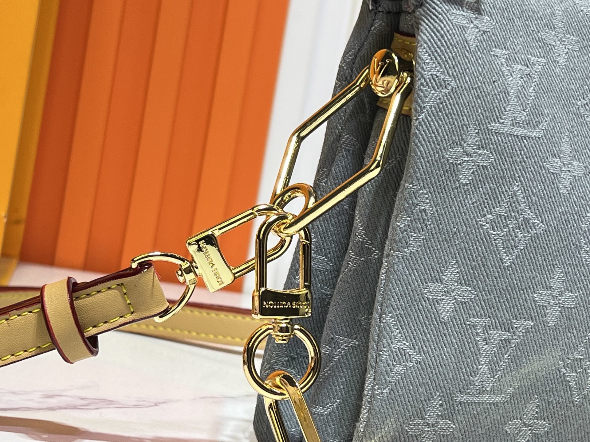 M59598 M11401 灰色牛仔 粉色牛仔 浅蓝色牛仔 本款 Coussin BB 手袋将 Mono