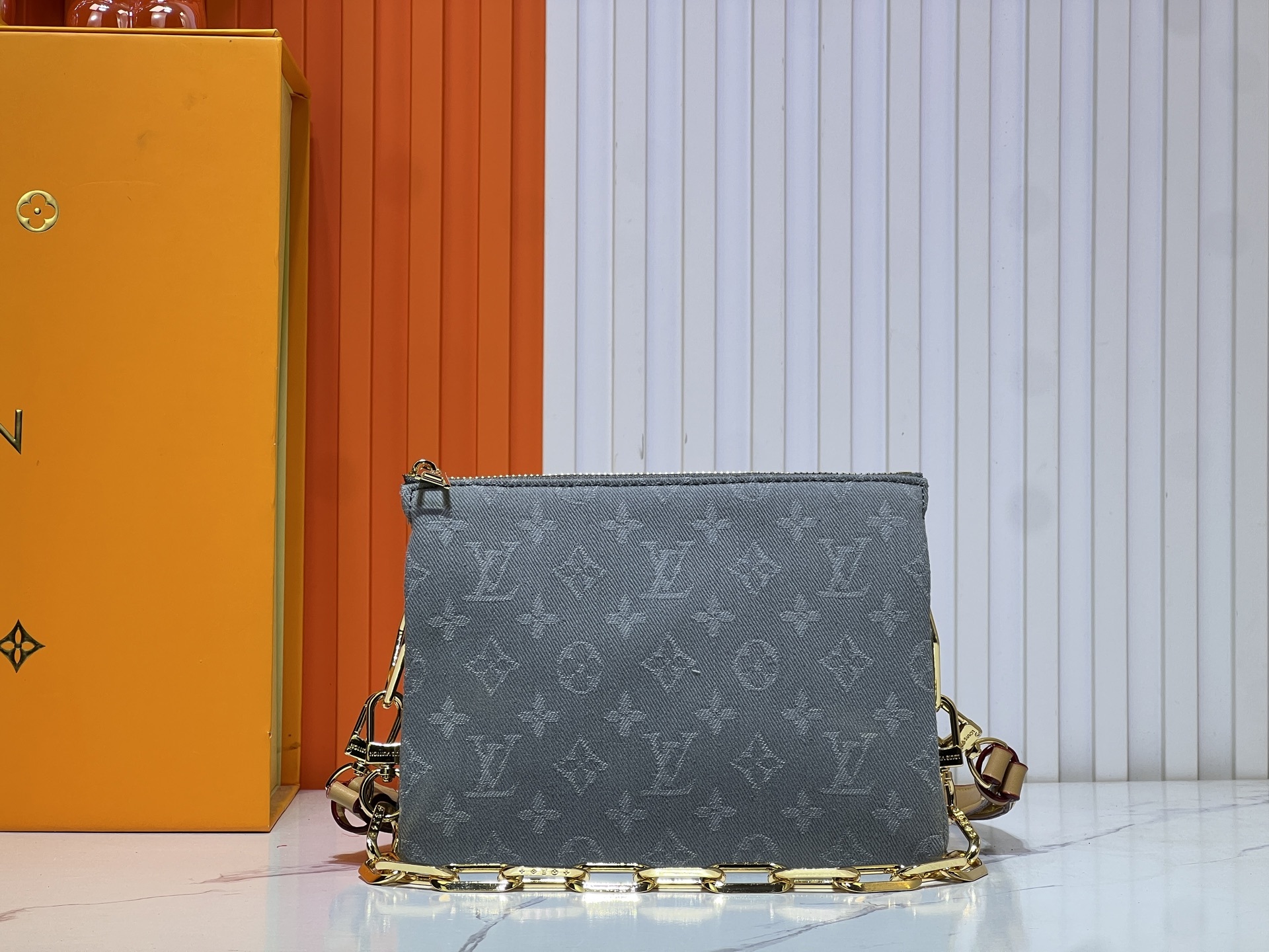 M59598 M11401 灰色牛仔 粉色牛仔 浅蓝色牛仔 本款 Coussin BB 手袋将 Mono
