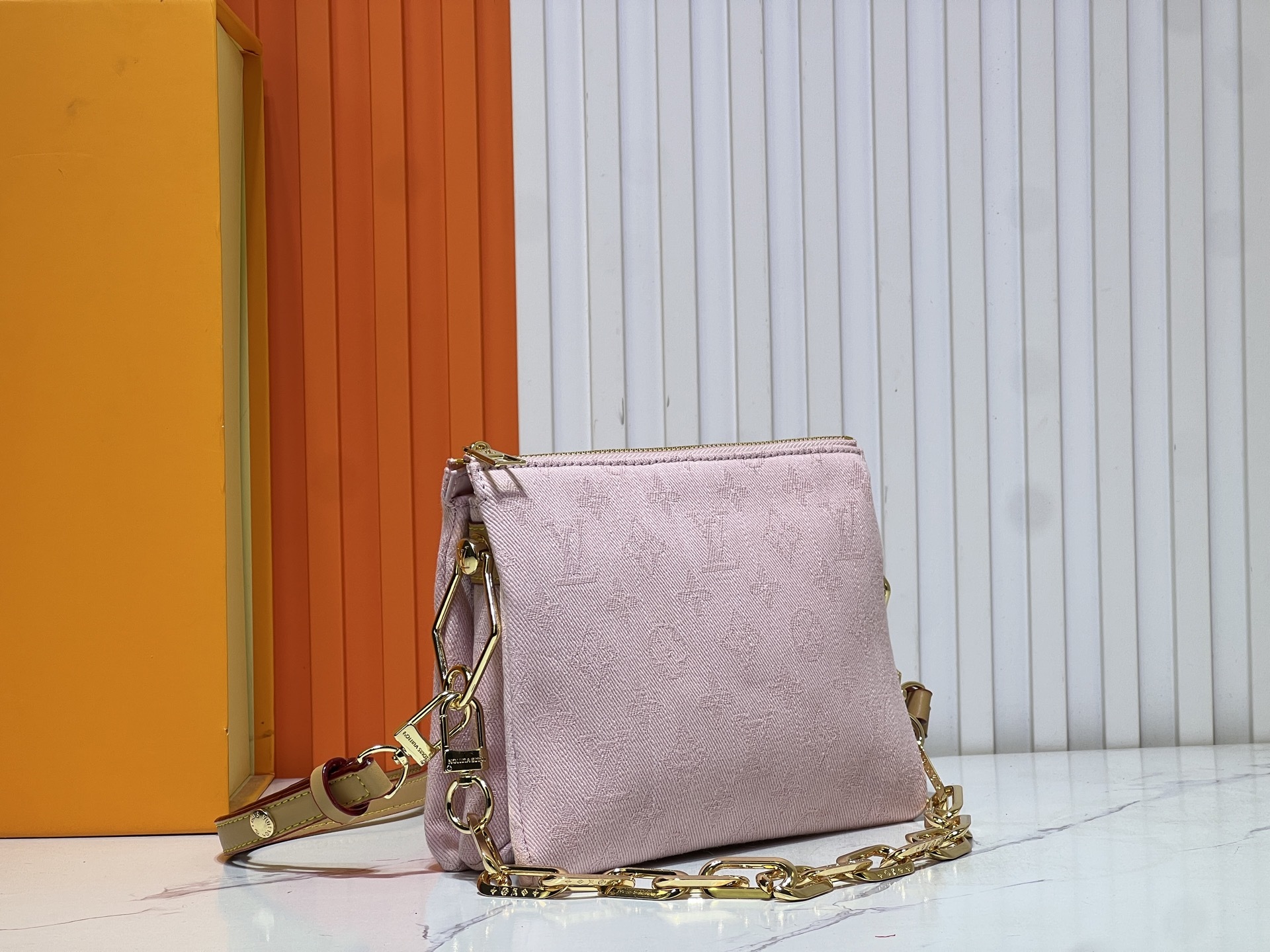 M59598 M11401 灰色牛仔 粉色牛仔 浅蓝色牛仔 本款 Coussin BB 手袋将 Mono