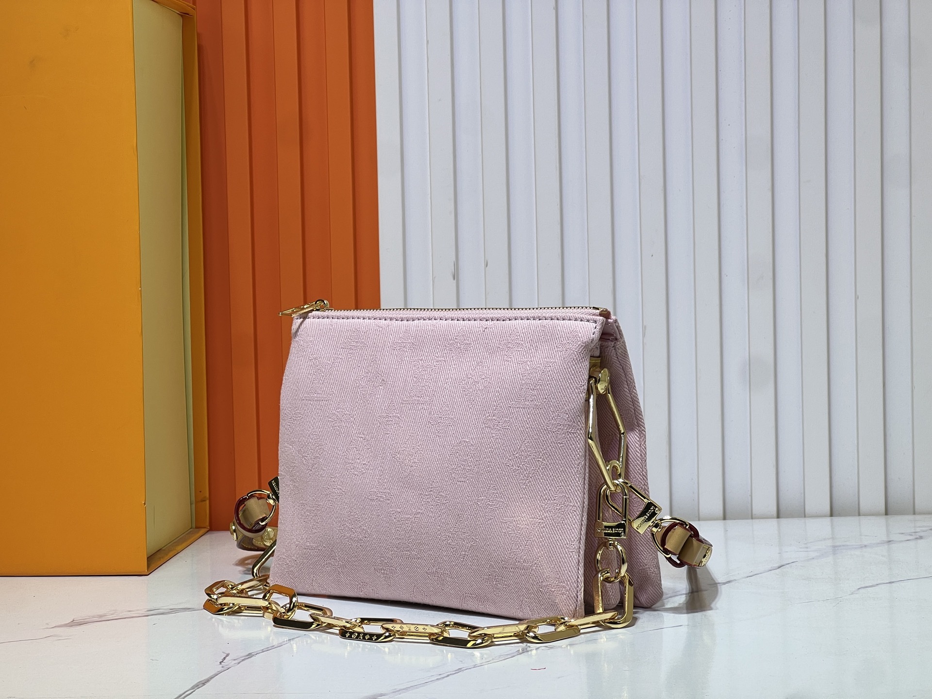 M59598 M11401 灰色牛仔 粉色牛仔 浅蓝色牛仔 本款 Coussin BB 手袋将 Mono