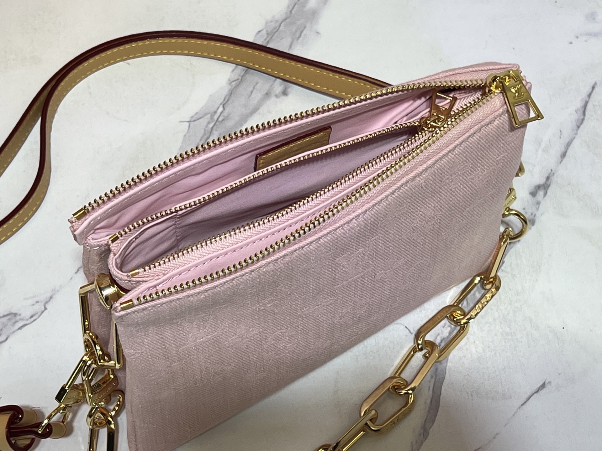 M59598 M11401 灰色牛仔 粉色牛仔 浅蓝色牛仔 本款 Coussin BB 手袋将 Mono