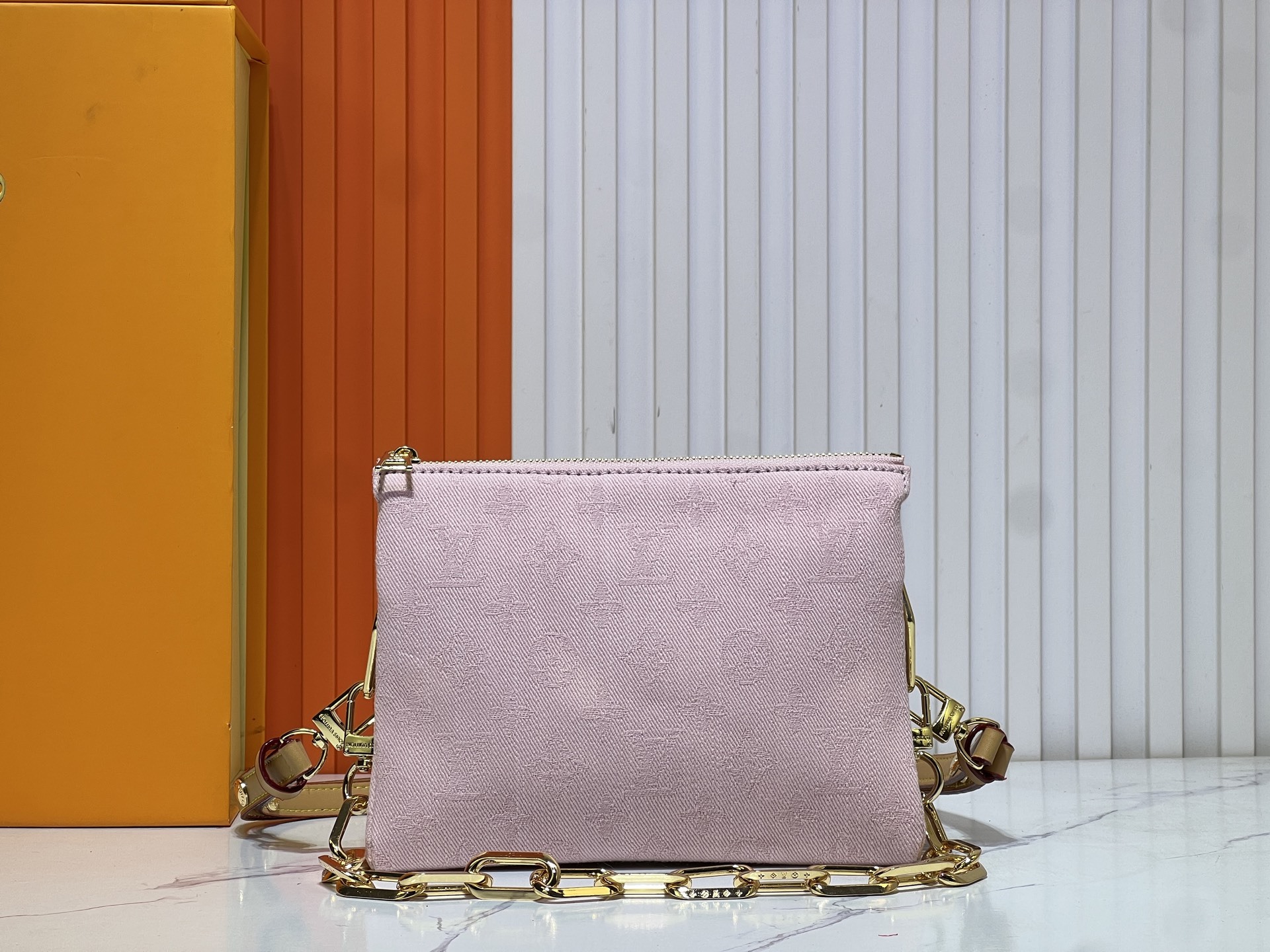 M59598 M11401 灰色牛仔 粉色牛仔 浅蓝色牛仔 本款 Coussin BB 手袋将 Mono