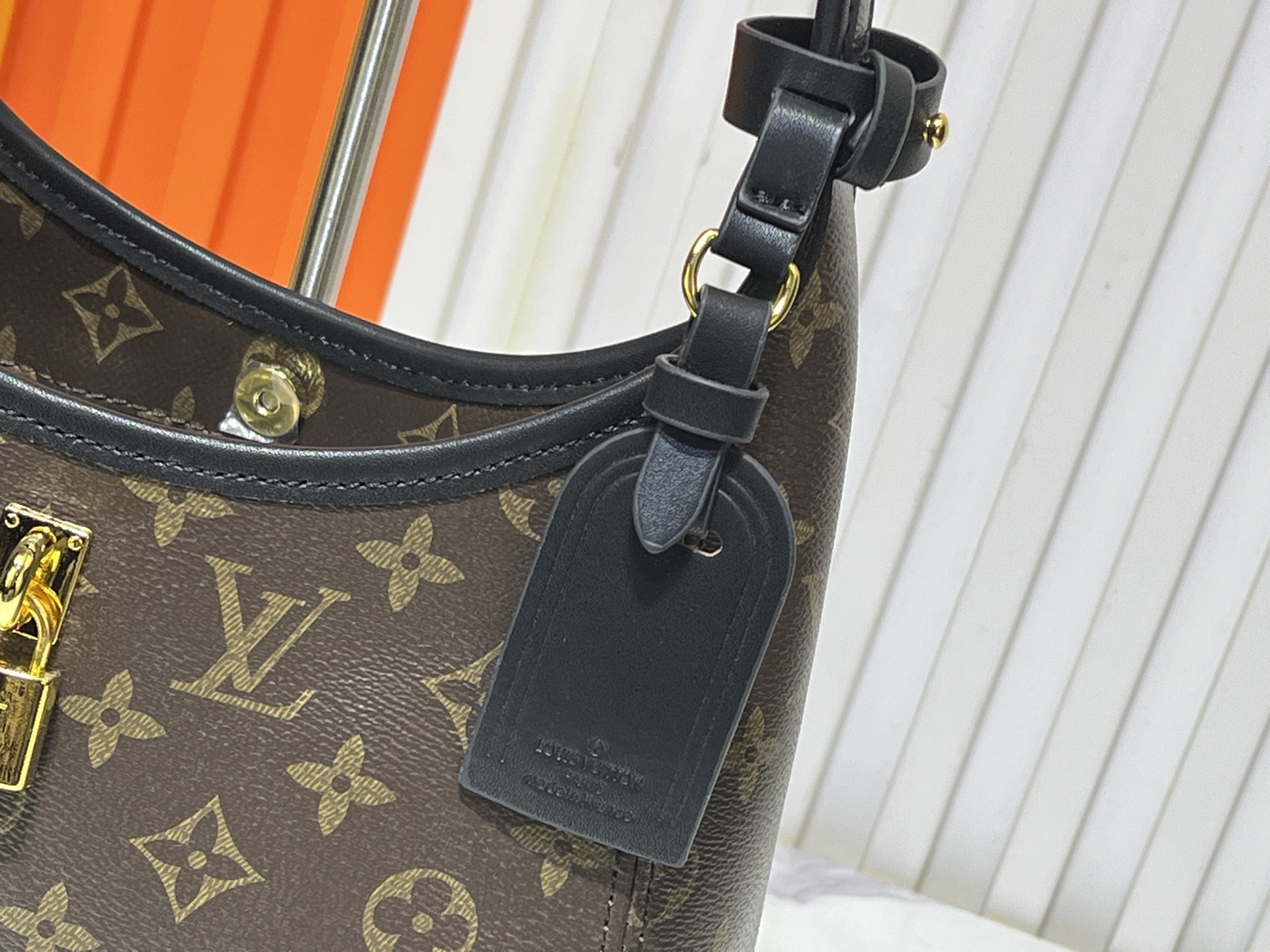 M12940老花黑色 手拎腋下包 当季新款 The Drop 小号手袋 本款 The Drop 小号手袋