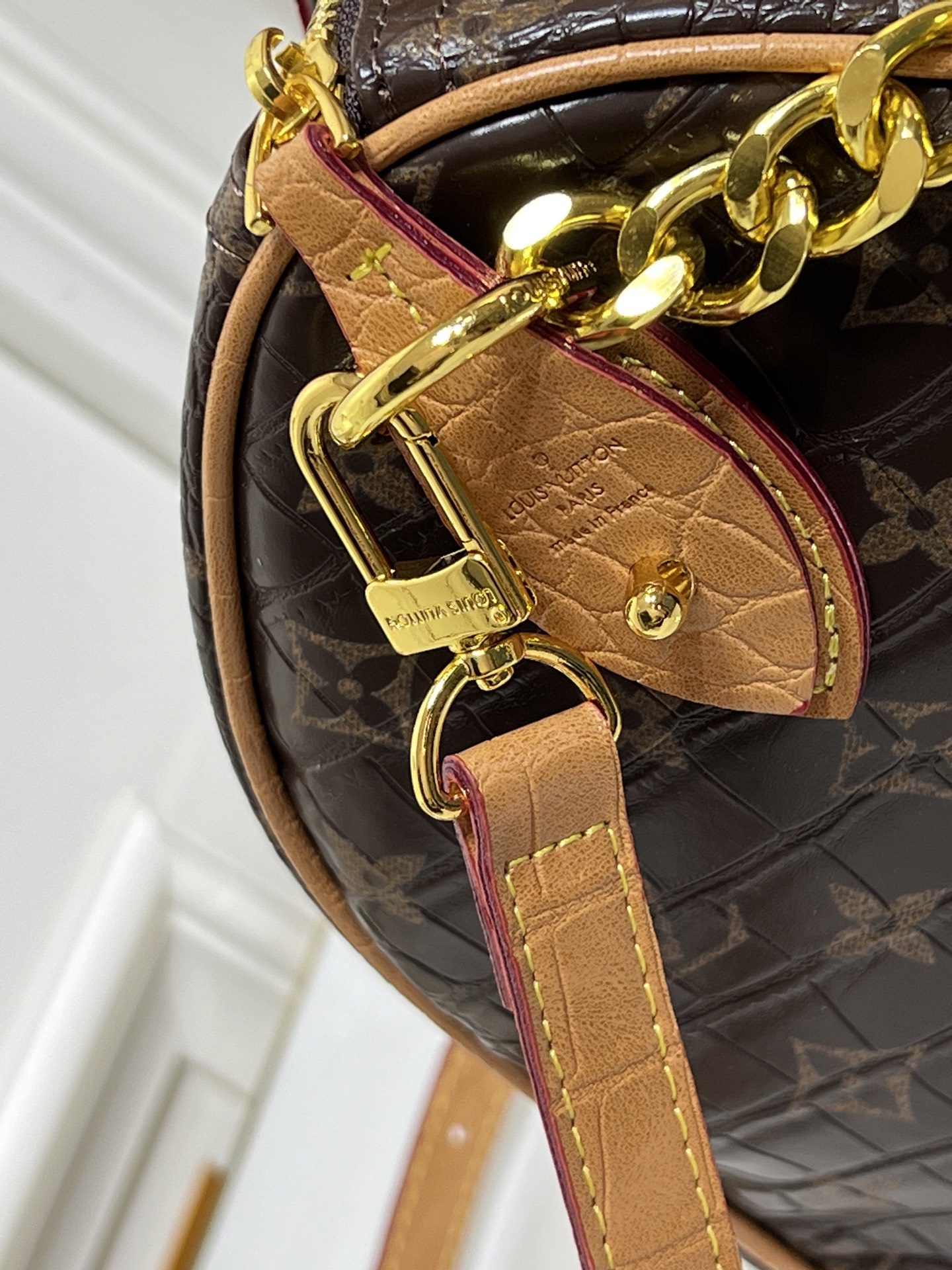 升级版 批210 【官方P19 鳄鱼皮】M17281  17282鳄鱼 面料  M26305 M15279，M16332 M16333 M17222 M15278 M24441 M24424 M40390 M40391本款 Speedy  Bandouli&egrave;re 30 Monogram Leather 手袋选用柔软牛皮革，以 Monogram 图案重现帆布印花的考究观感。耀目金属件、羊皮革内衬和铭牌共同印证创意总监 Pharrell Williams 对细节的不懈追求。30 x 21 x 17&nbsp;厘米(长度 x 高 x 宽) 