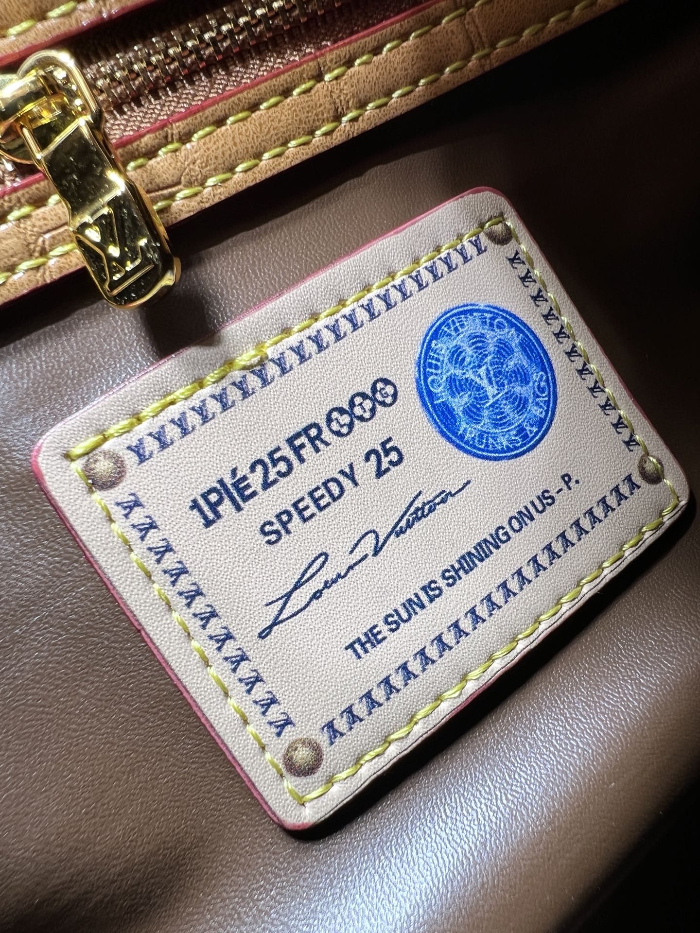 升级版 批200 【官方P19 鳄鱼皮】M87286 M17281  17282鳄鱼皮面料 M26305 M17222 M15279 M15278 M24441 M24424 M40390 M40391本款 Speedy  Bandoulière 25 Monogram Leather 手袋选用柔软牛皮革，以 Monogram 图案重现帆布印花的考究观感。耀目金属件、羊皮革内衬和铭牌共同印证创意总监 Pharrell Williams 对细节的不懈追求。25 x 15 x 15 厘米(长度 x 高 x 宽) 