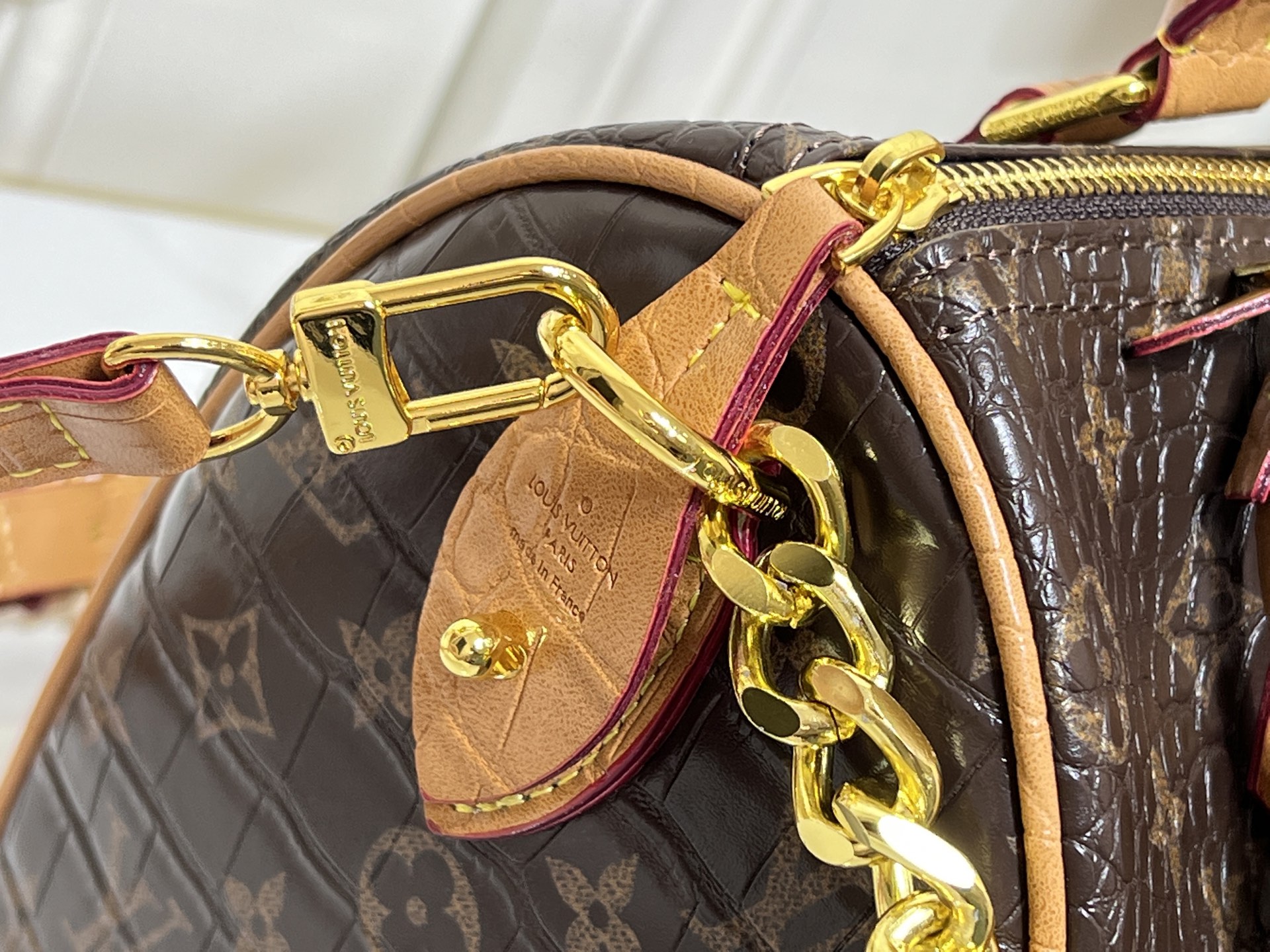 升级版 批200 【官方P19 鳄鱼皮】M87286 M17281  17282鳄鱼皮面料 M26305 M17222 M15279 M15278 M24441 M24424 M40390 M40391本款 Speedy  Bandoulière 25 Monogram Leather 手袋选用柔软牛皮革，以 Monogram 图案重现帆布印花的考究观感。耀目金属件、羊皮革内衬和铭牌共同印证创意总监 Pharrell Williams 对细节的不懈追求。25 x 15 x 15 厘米(长度 x 高 x 宽) 