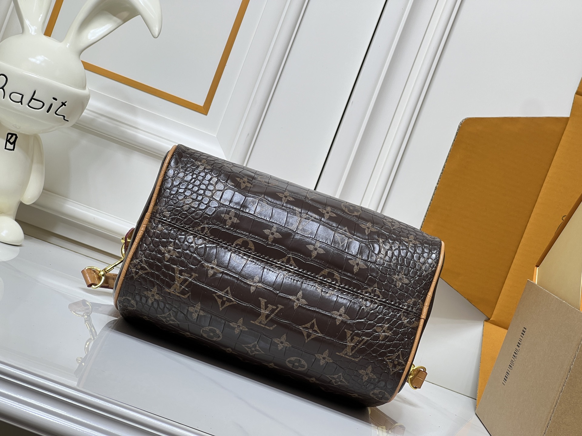 升级版 批200 【官方P19 鳄鱼皮】M87286 M17281  17282鳄鱼皮面料 M26305 M17222 M15279 M15278 M24441 M24424 M40390 M40391本款 Speedy  Bandoulière 25 Monogram Leather 手袋选用柔软牛皮革，以 Monogram 图案重现帆布印花的考究观感。耀目金属件、羊皮革内衬和铭牌共同印证创意总监 Pharrell Williams 对细节的不懈追求。25 x 15 x 15 厘米(长度 x 高 x 宽) 