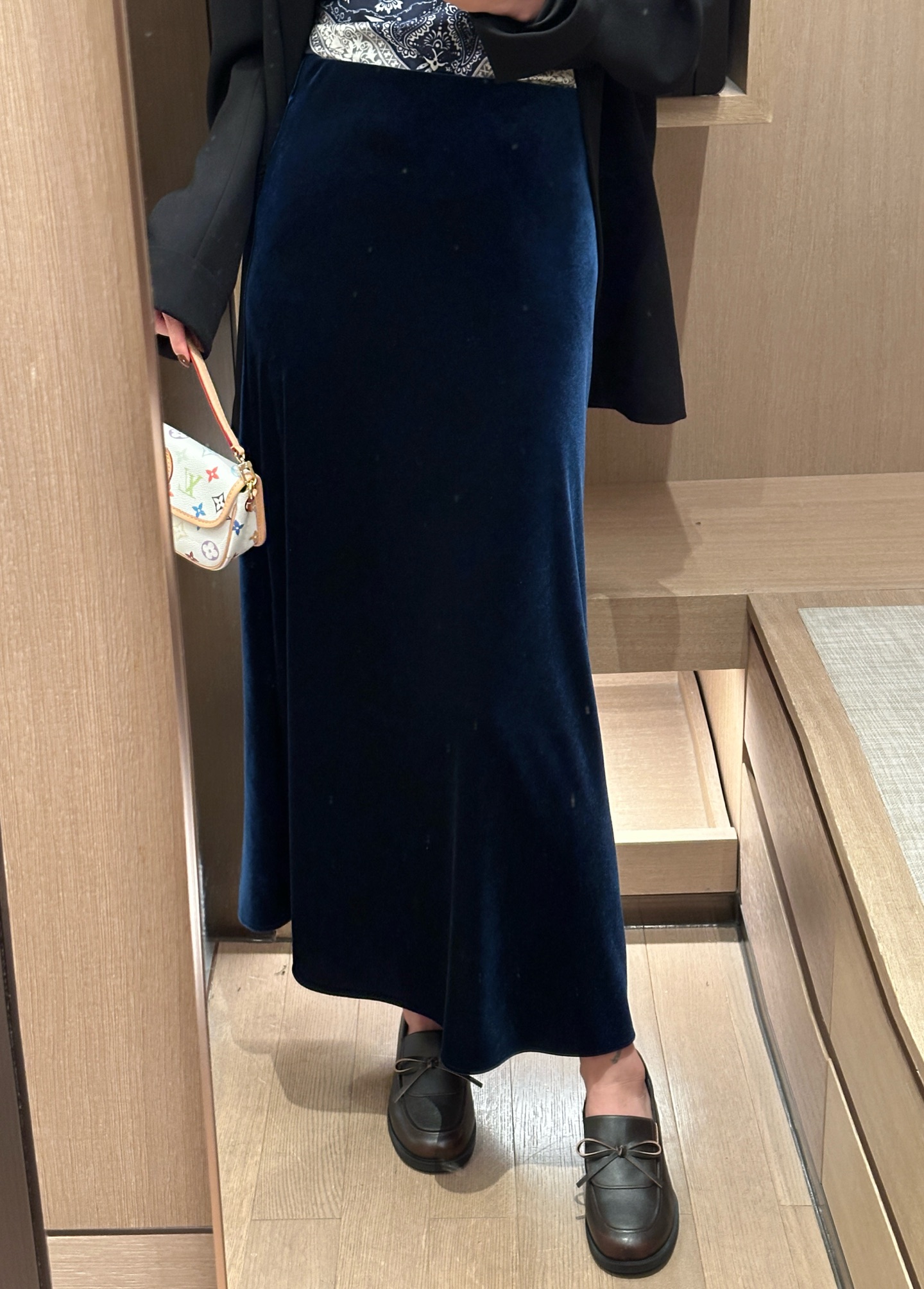 Elegant Velvet Midi Skirt - Elastic Waist, Bias Cut, Perfect for Everyday Wear 5 i1756252762064 5118 0 3